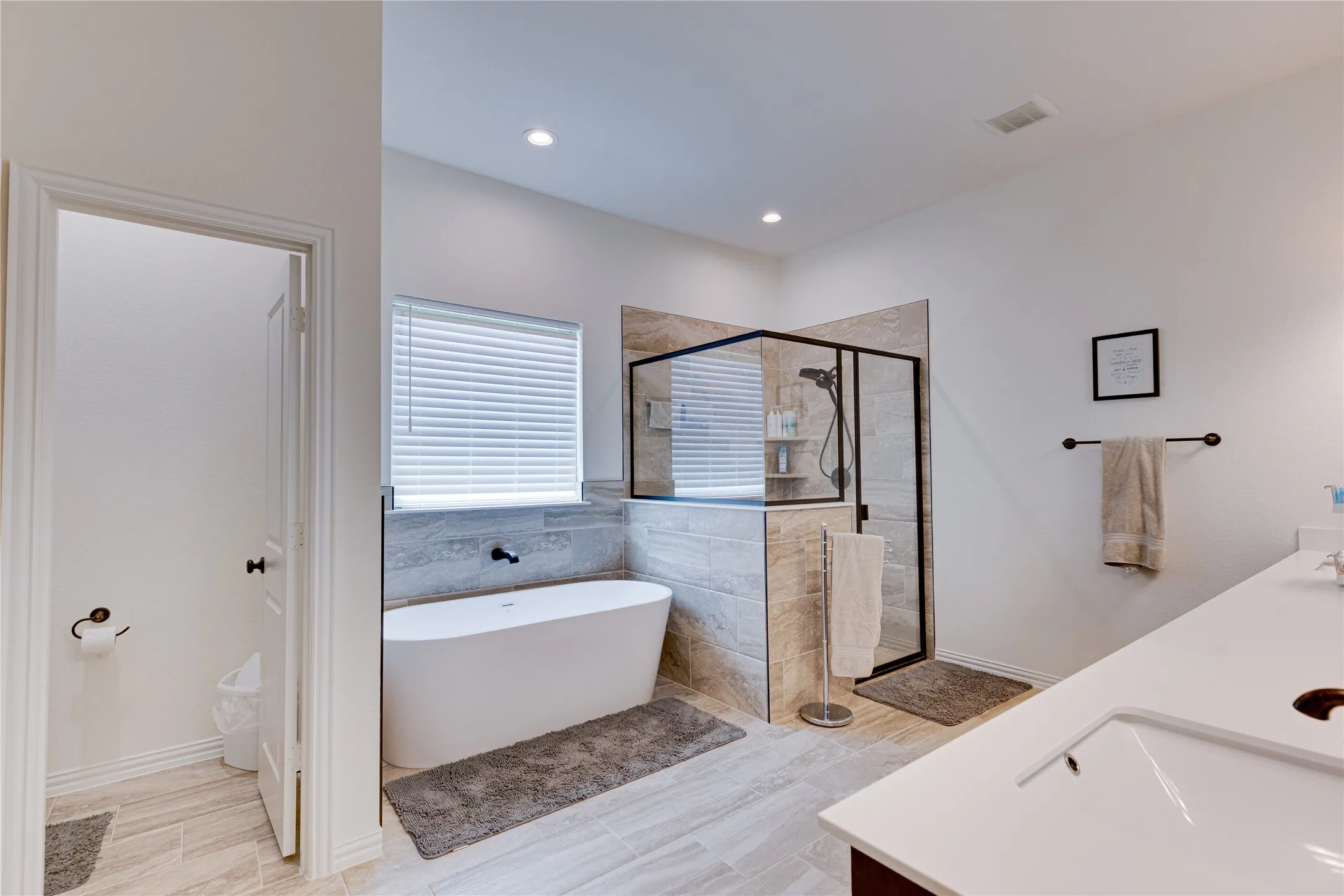 Single Family Residence For Sale in Ellis County , 430 Solo Ridge Drive, Waxahachie, Texas 75167, 4 Bedrooms, 3 Bathrooms, 3 Garage spaces, 2,901 Sqft, built in 2024, Price $579,500, mls#21344242, Real Estate Agent in Waxahachie, Homes For Sale in Ellis county, Homes For Sale in Waxahachie, Realtor in Waxahachie Texas, Real Estate Brokerage Independent Realty Texas, Luminita Cordes Realtor