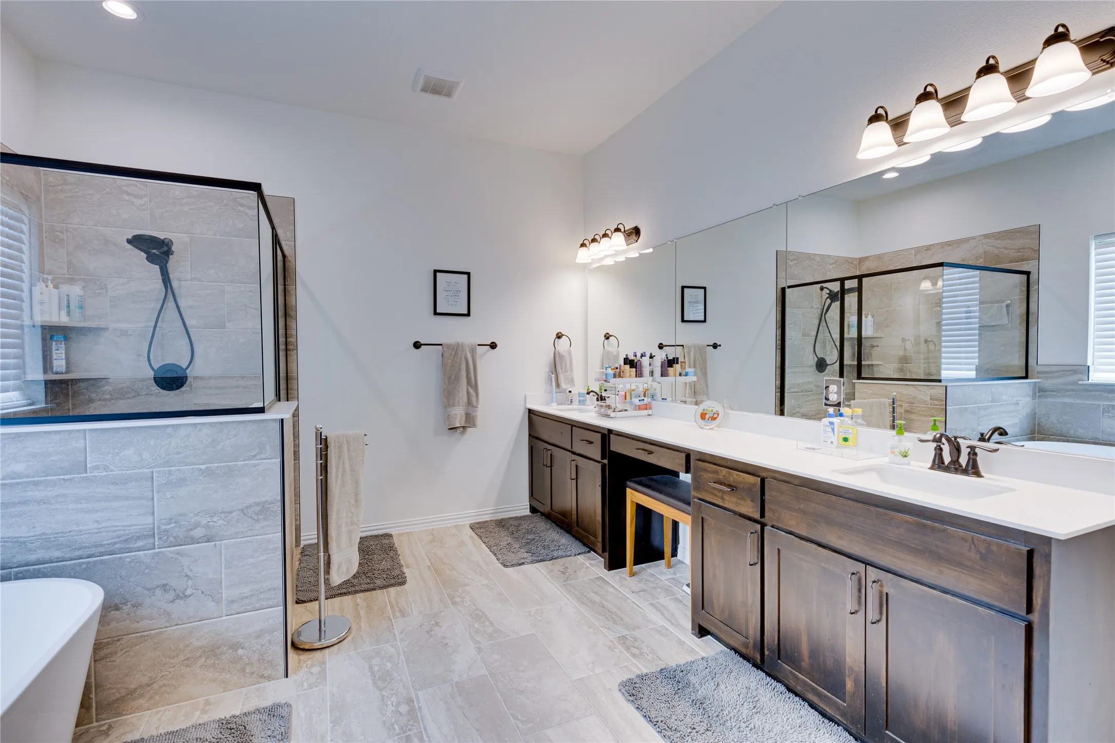 Single Family Residence For Sale in Ellis County , 430 Solo Ridge Drive, Waxahachie, Texas 75167, 4 Bedrooms, 3 Bathrooms, 3 Garage spaces, 2,901 Sqft, built in 2024, Price $579,500, mls#21344242, Real Estate Agent in Waxahachie, Homes For Sale in Ellis county, Homes For Sale in Waxahachie, Realtor in Waxahachie Texas, Real Estate Brokerage Independent Realty Texas, Luminita Cordes Realtor