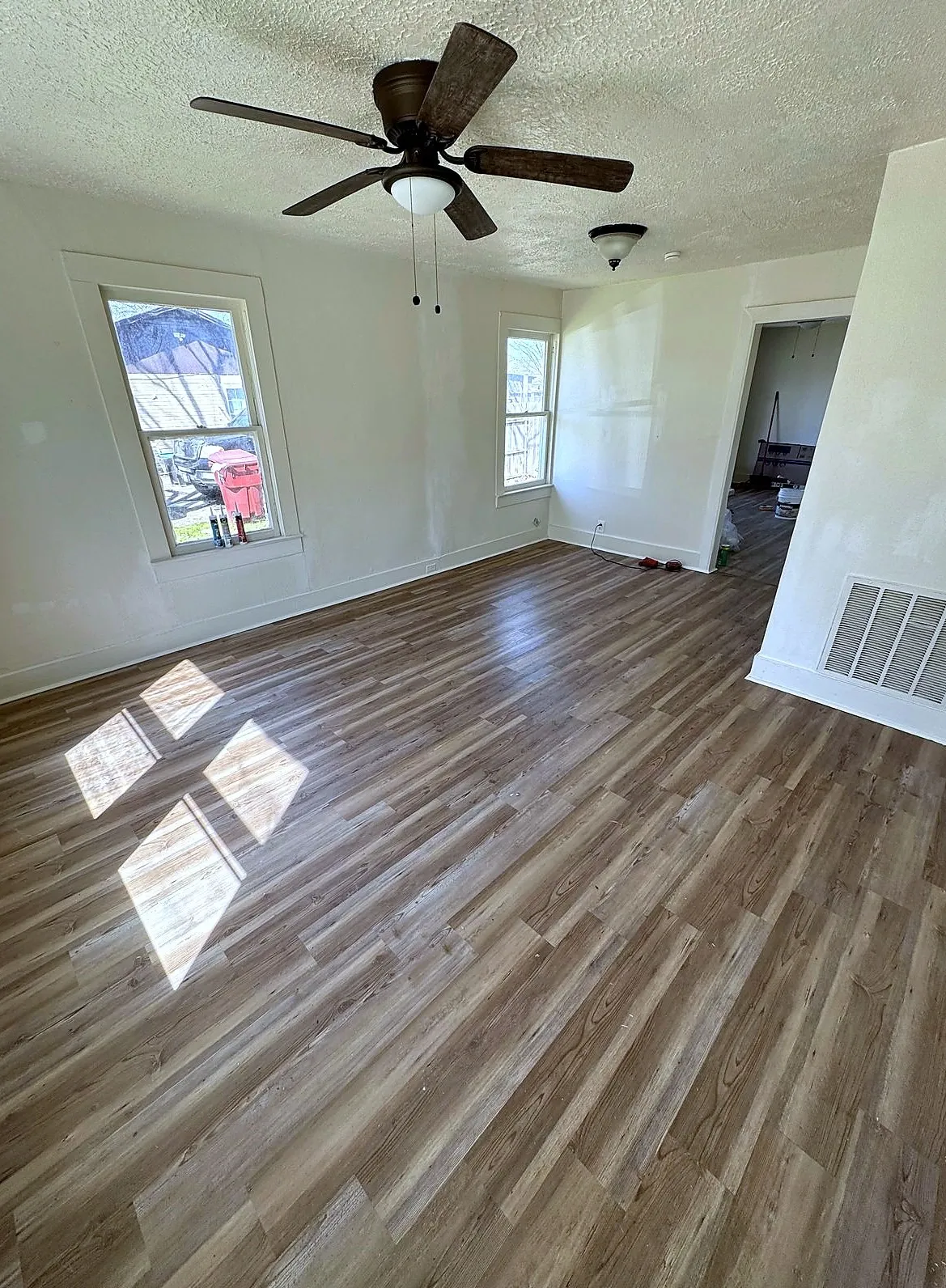 Single Family Residence For Sale in Fannin County , 620 W 12th Street, Bonham, Texas 75418, 2 Bedrooms, 1 Bathroom, Garage spaces, 1,152 Sqft, built in 1925, Price $125,900, mls#21346716, Real Estate Agent in Bonham, Homes For Sale in Fannin county, Homes For Sale in Bonham, Realtor in Bonham Texas, Real Estate Brokerage Independent Realty Texas, Luminita Cordes Realtor