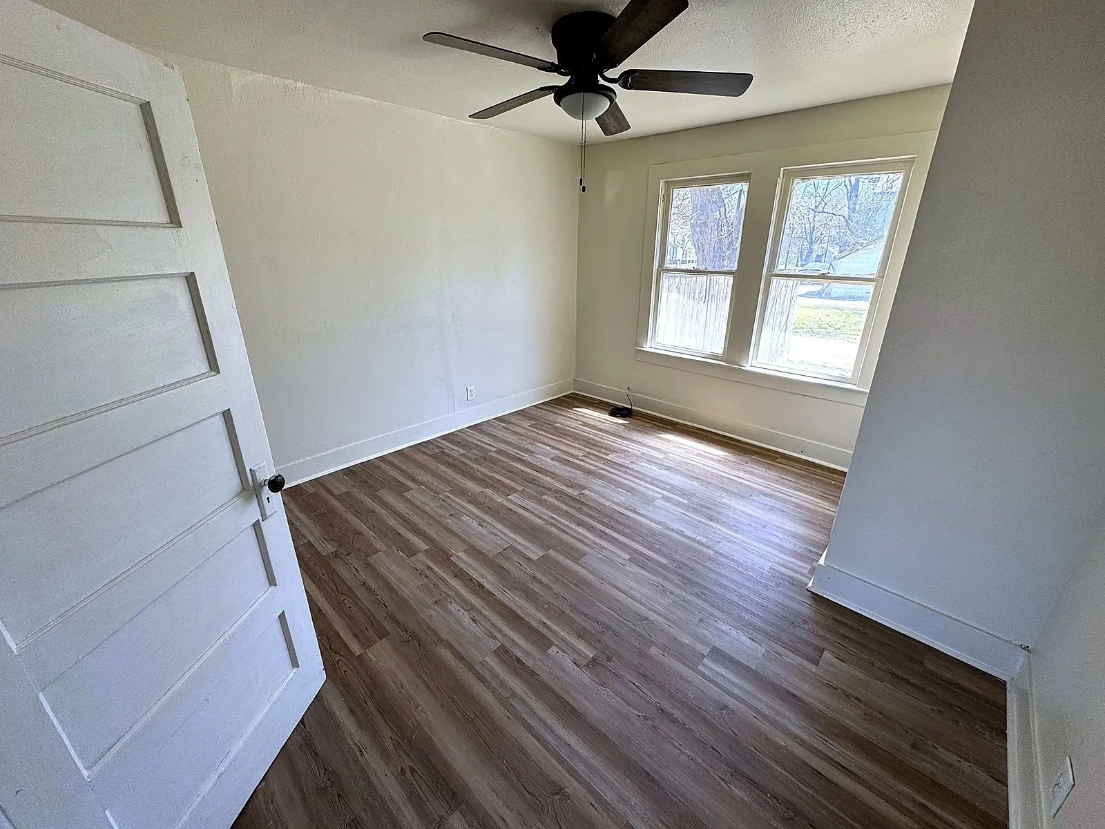 Single Family Residence For Sale in Fannin County , 620 W 12th Street, Bonham, Texas 75418, 2 Bedrooms, 1 Bathroom, Garage spaces, 1,152 Sqft, built in 1925, Price $125,900, mls#21346716, Real Estate Agent in Bonham, Homes For Sale in Fannin county, Homes For Sale in Bonham, Realtor in Bonham Texas, Real Estate Brokerage Independent Realty Texas, Luminita Cordes Realtor