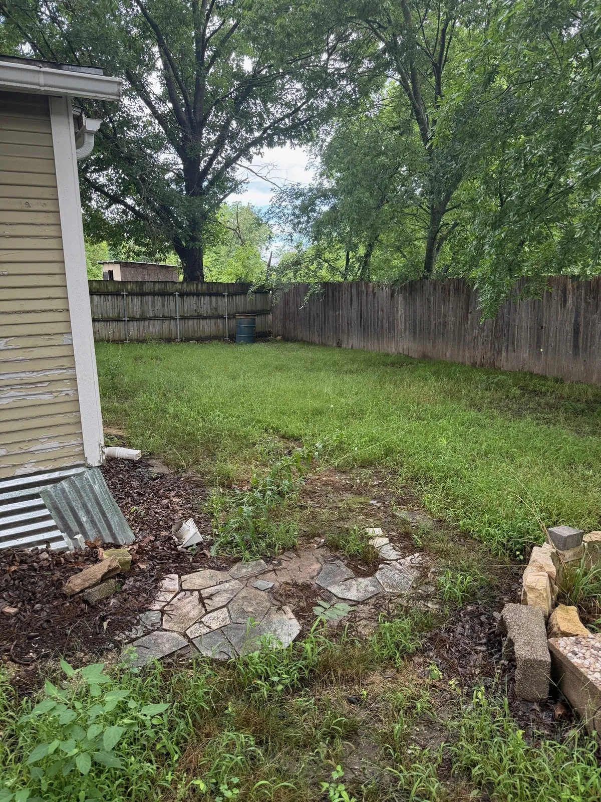Single Family Residence For Sale in Fannin County , 620 W 12th Street, Bonham, Texas 75418, 2 Bedrooms, 1 Bathroom, Garage spaces, 1,152 Sqft, built in 1925, Price $125,900, mls#21346716, Real Estate Agent in Bonham, Homes For Sale in Fannin county, Homes For Sale in Bonham, Realtor in Bonham Texas, Real Estate Brokerage Independent Realty Texas, Luminita Cordes Realtor