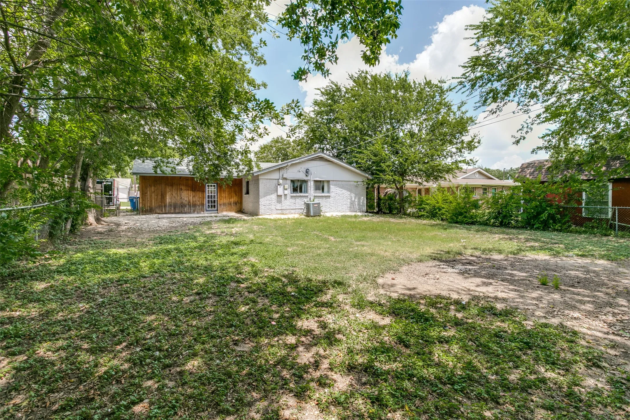 Single Family Residence For Sale in Tarrant County , 1640 Gill Street, Blue Mound, Texas 76131, 3 Bedroom, 2 Bathroom, Garage spaces, 1,482 Sqft, built in 1960, mls#21346900, Real Estate Agent in Blue Mound, Homes For Sale in Tarrant county, Homes For Sale in Blue Mound, Realtor in Blue Mound Texas, Real Estate Brokerage Independent Realty Texas, Luminita Cordes Realtor