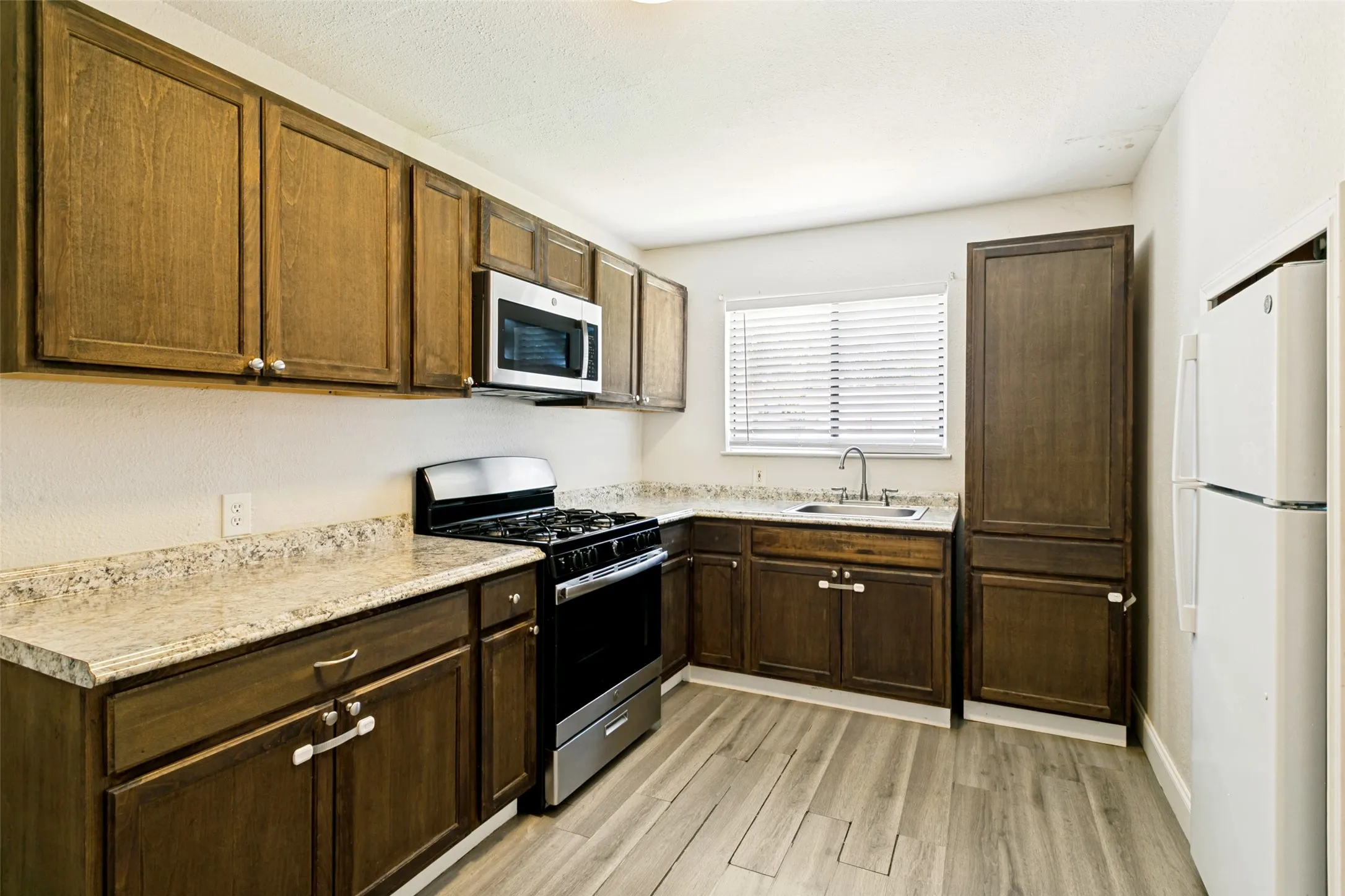 Single Family Residence For Sale in Tarrant County , 1640 Gill Street, Blue Mound, Texas 76131, 3 Bedroom, 2 Bathroom, Garage spaces, 1,482 Sqft, built in 1960, mls#21346900, Real Estate Agent in Blue Mound, Homes For Sale in Tarrant county, Homes For Sale in Blue Mound, Realtor in Blue Mound Texas, Real Estate Brokerage Independent Realty Texas, Luminita Cordes Realtor