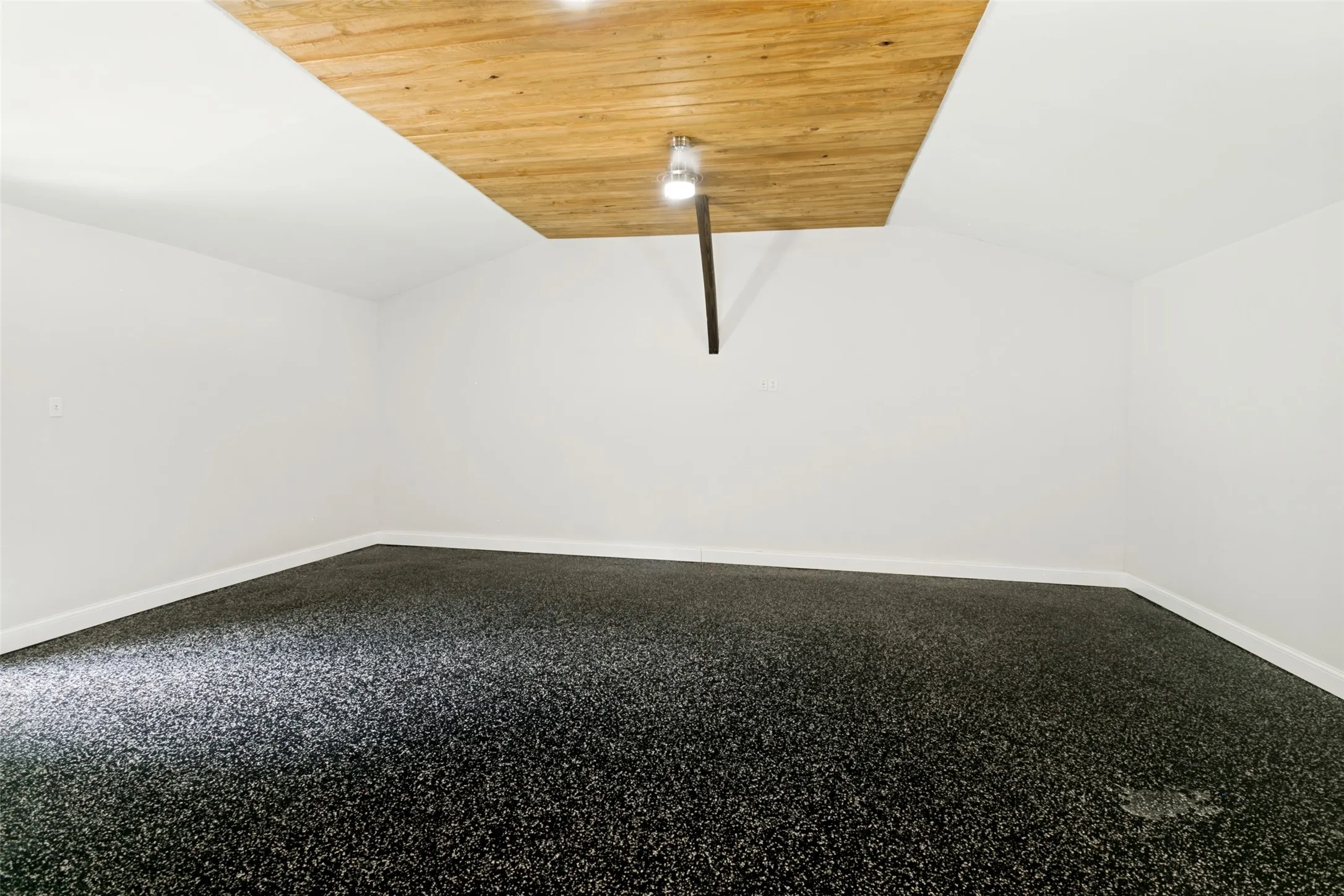 Single Family Residence For Sale in Tarrant County , 1640 Gill Street, Blue Mound, Texas 76131, 3 Bedroom, 2 Bathroom, Garage spaces, 1,482 Sqft, built in 1960, mls#21346900, Real Estate Agent in Blue Mound, Homes For Sale in Tarrant county, Homes For Sale in Blue Mound, Realtor in Blue Mound Texas, Real Estate Brokerage Independent Realty Texas, Luminita Cordes Realtor