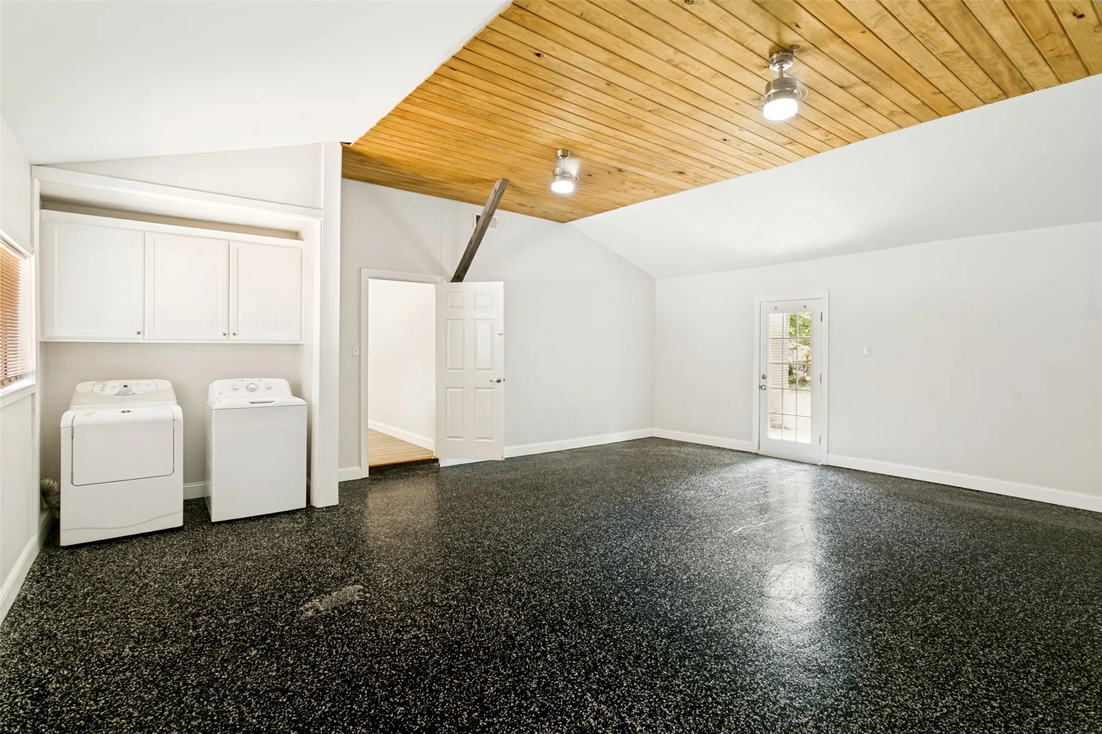 Single Family Residence For Sale in Tarrant County , 1640 Gill Street, Blue Mound, Texas 76131, 3 Bedroom, 2 Bathroom, Garage spaces, 1,482 Sqft, built in 1960, mls#21346900, Real Estate Agent in Blue Mound, Homes For Sale in Tarrant county, Homes For Sale in Blue Mound, Realtor in Blue Mound Texas, Real Estate Brokerage Independent Realty Texas, Luminita Cordes Realtor