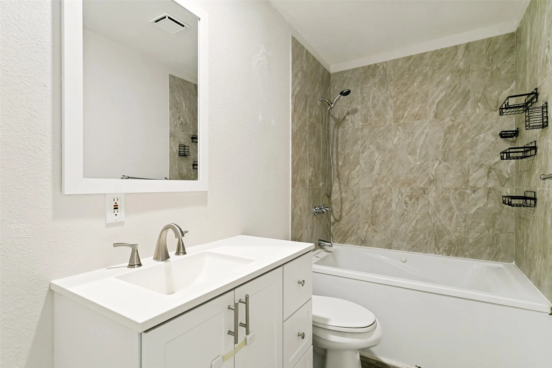 Full Hall Bath