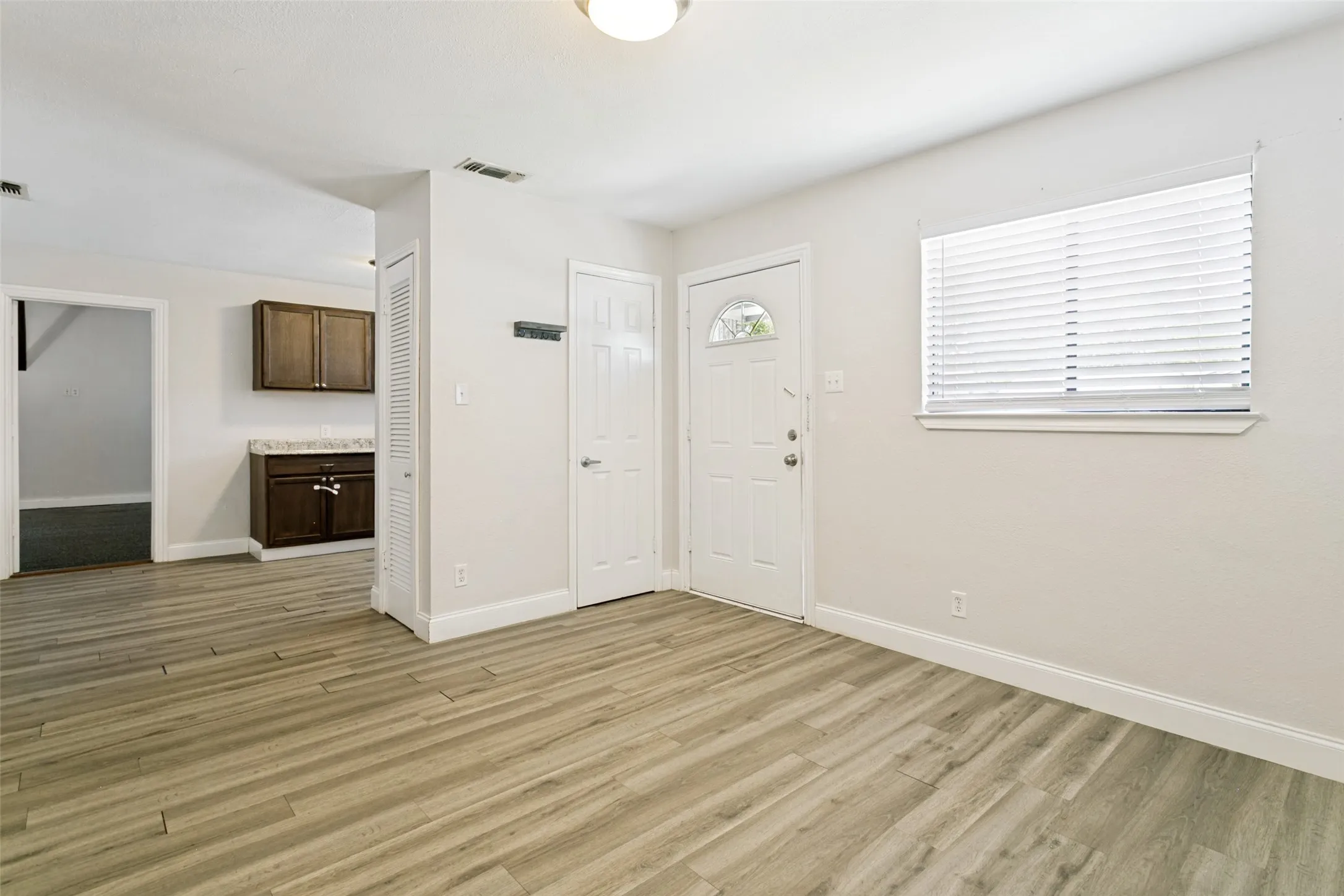 Single Family Residence For Sale in Tarrant County , 1640 Gill Street, Blue Mound, Texas 76131, 3 Bedroom, 2 Bathroom, Garage spaces, 1,482 Sqft, built in 1960, mls#21346900, Real Estate Agent in Blue Mound, Homes For Sale in Tarrant county, Homes For Sale in Blue Mound, Realtor in Blue Mound Texas, Real Estate Brokerage Independent Realty Texas, Luminita Cordes Realtor