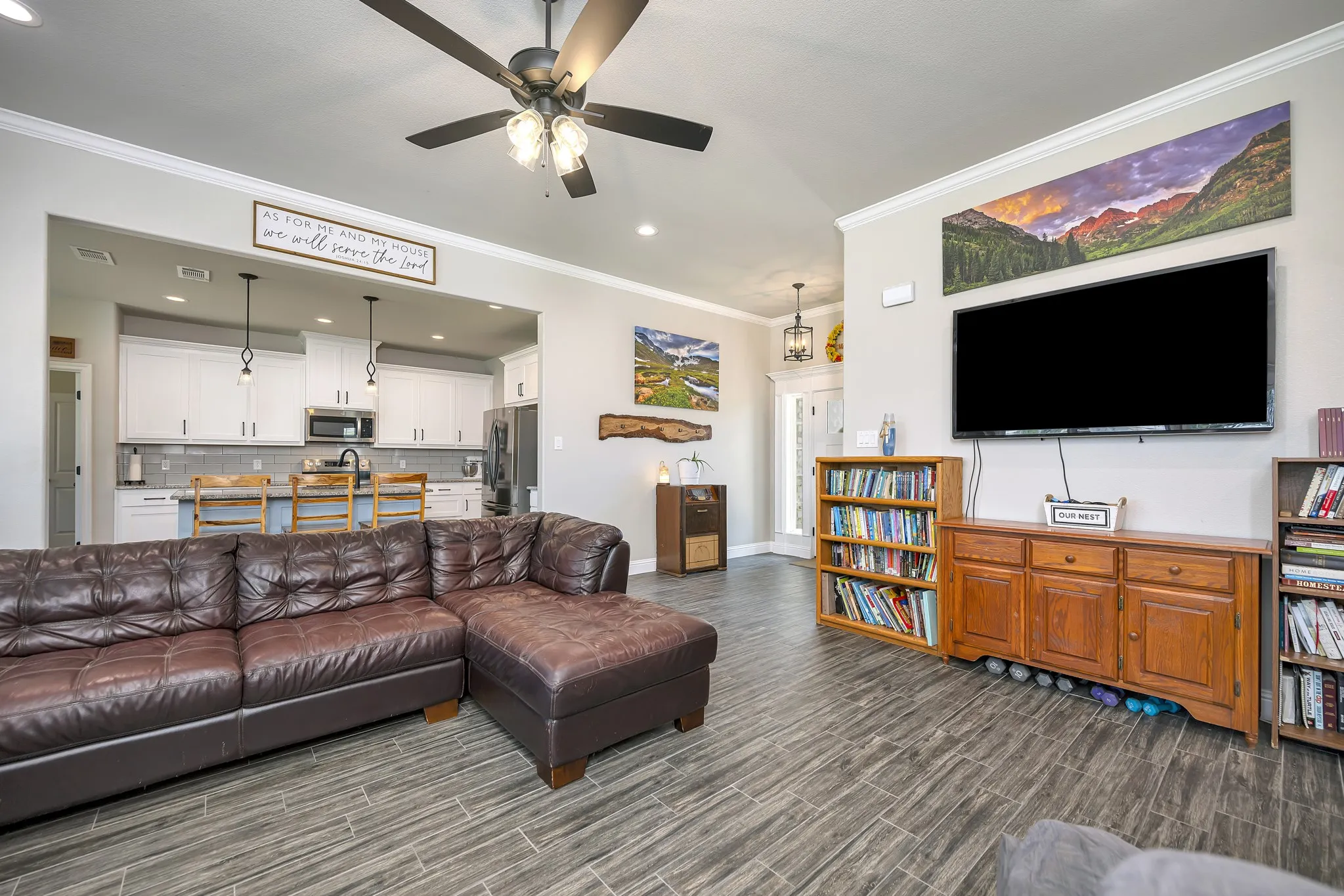Open and spacious floorplan!
