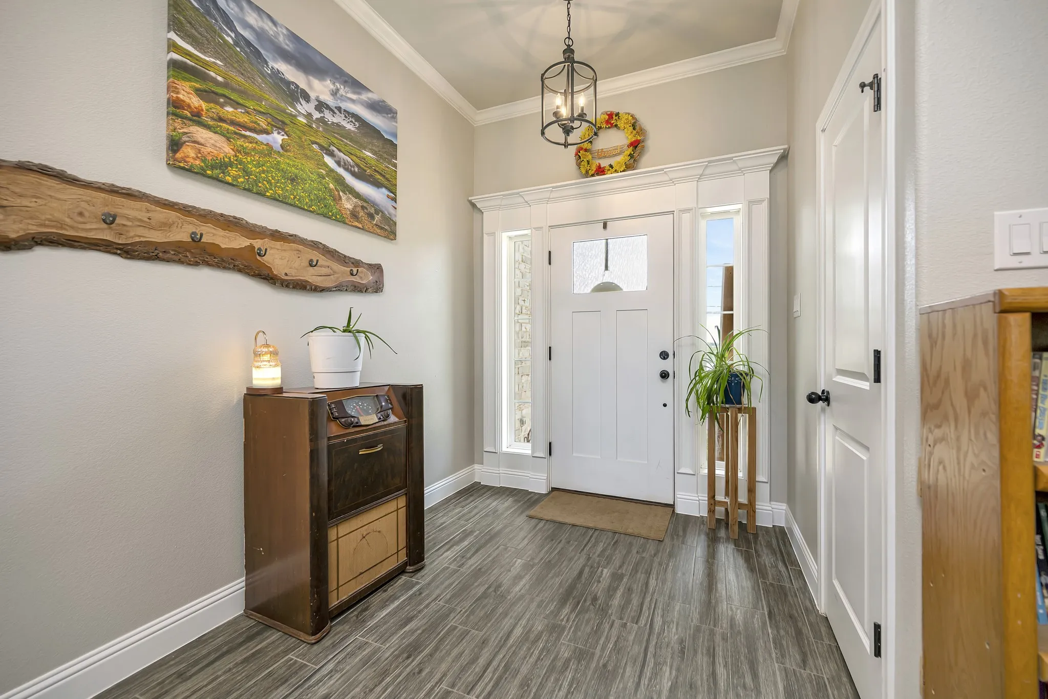 Lovely entry to welcome friends and family.