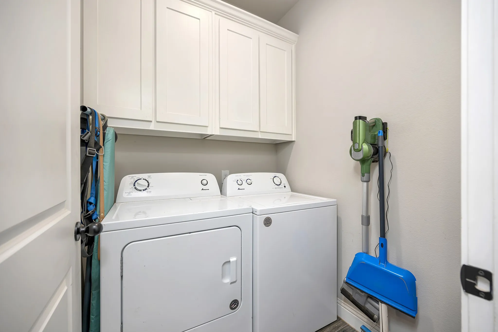 Built-in cabinets!