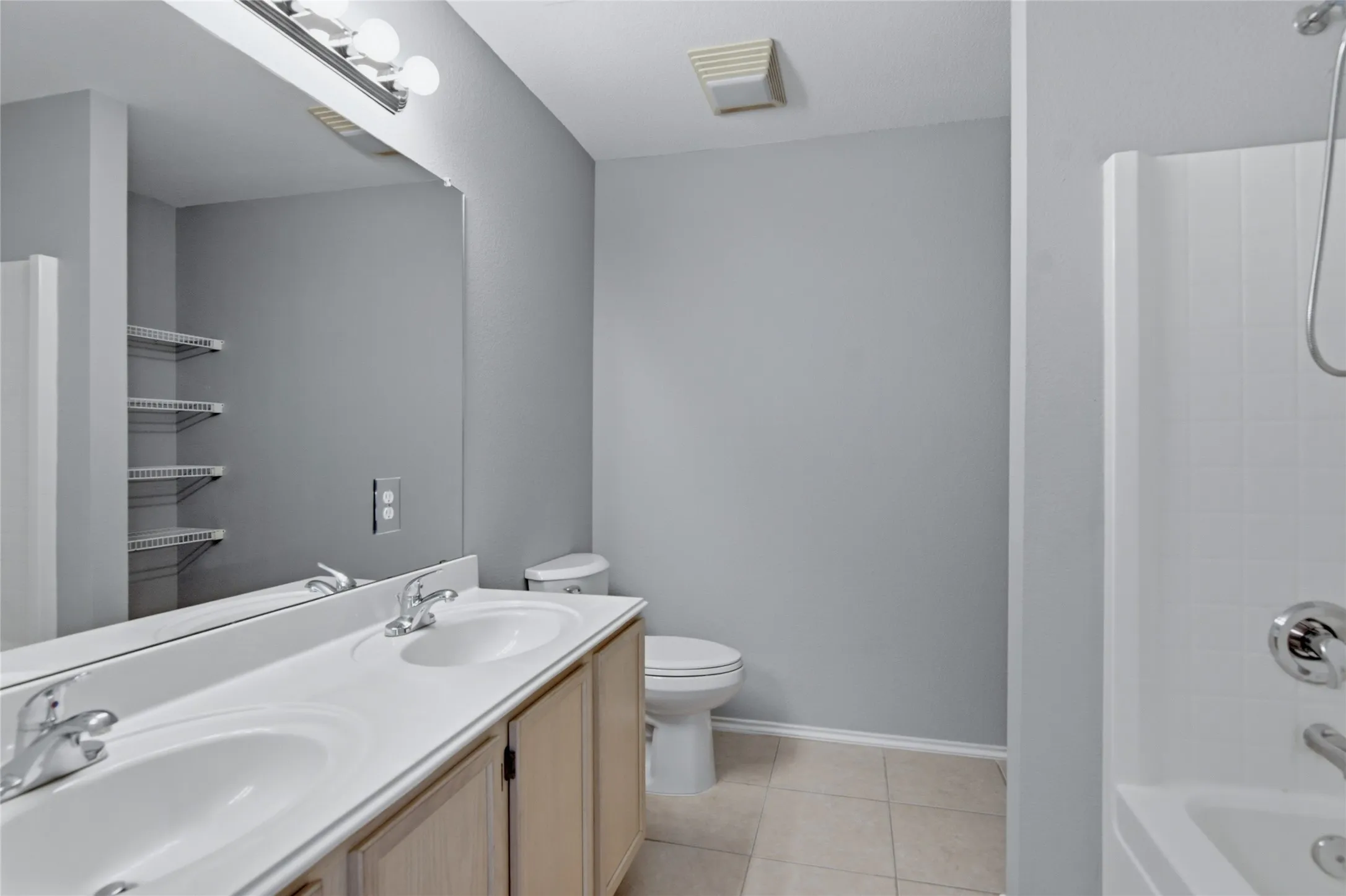 Single Family Residence For Sale in Tarrant County , 1065 Triple Crown Drive, Fort Worth, Texas 76179, 3 Bedroom, 2 Bathroom, 2 Garage spaces, 1,571 Sqft, built in 2000, mls#21346908, Real Estate Agent in Fort Worth, Homes For Sale in Tarrant county, Homes For Sale in Fort Worth, Realtor in Fort Worth Texas, Real Estate Brokerage Independent Realty Texas, Luminita Cordes Realtor