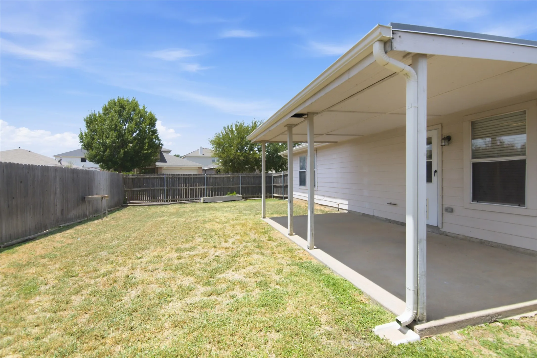 Single Family Residence For Sale in Tarrant County , 1065 Triple Crown Drive, Fort Worth, Texas 76179, 3 Bedroom, 2 Bathroom, 2 Garage spaces, 1,571 Sqft, built in 2000, mls#21346908, Real Estate Agent in Fort Worth, Homes For Sale in Tarrant county, Homes For Sale in Fort Worth, Realtor in Fort Worth Texas, Real Estate Brokerage Independent Realty Texas, Luminita Cordes Realtor