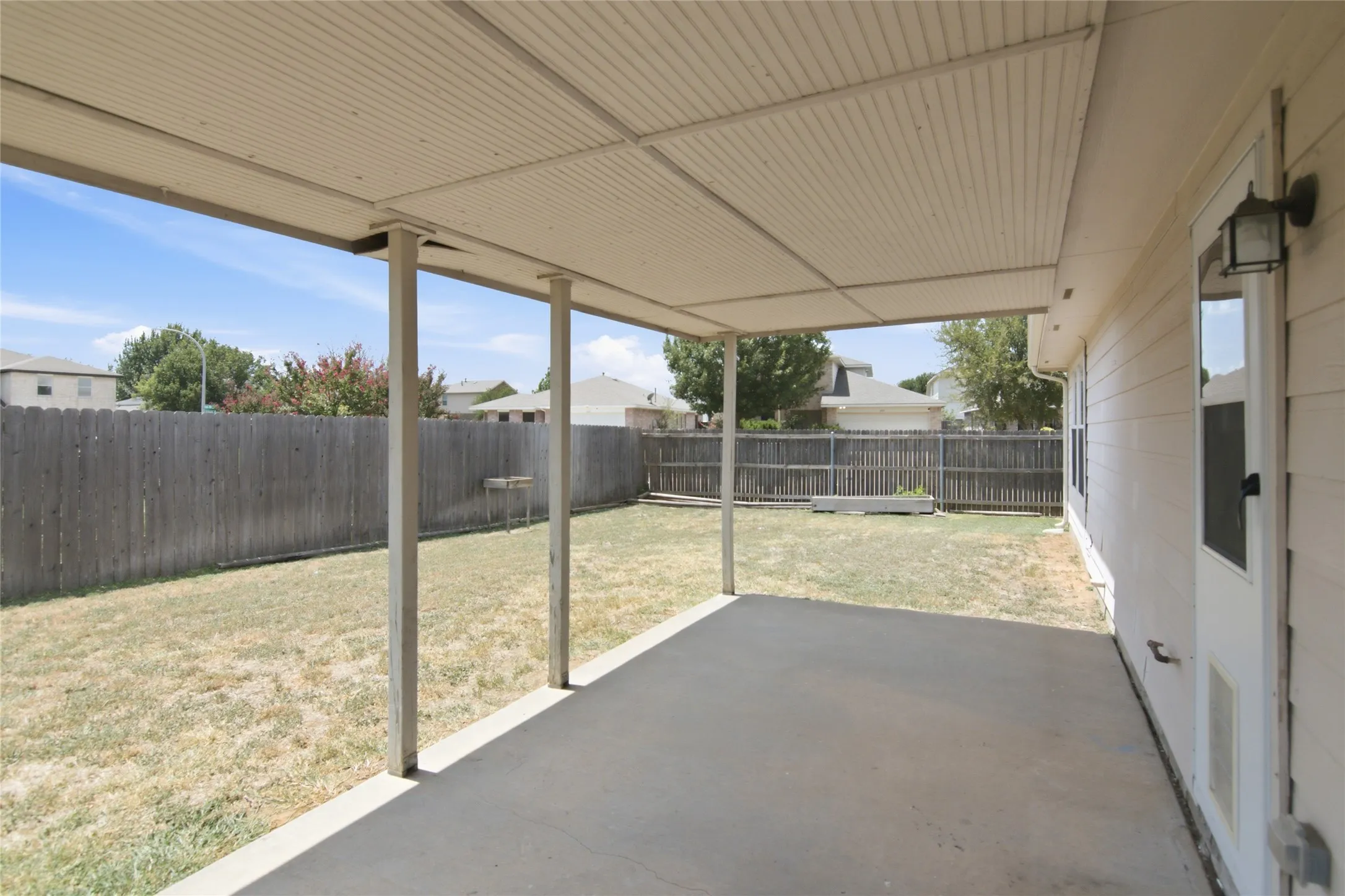 Single Family Residence For Sale in Tarrant County , 1065 Triple Crown Drive, Fort Worth, Texas 76179, 3 Bedroom, 2 Bathroom, 2 Garage spaces, 1,571 Sqft, built in 2000, mls#21346908, Real Estate Agent in Fort Worth, Homes For Sale in Tarrant county, Homes For Sale in Fort Worth, Realtor in Fort Worth Texas, Real Estate Brokerage Independent Realty Texas, Luminita Cordes Realtor