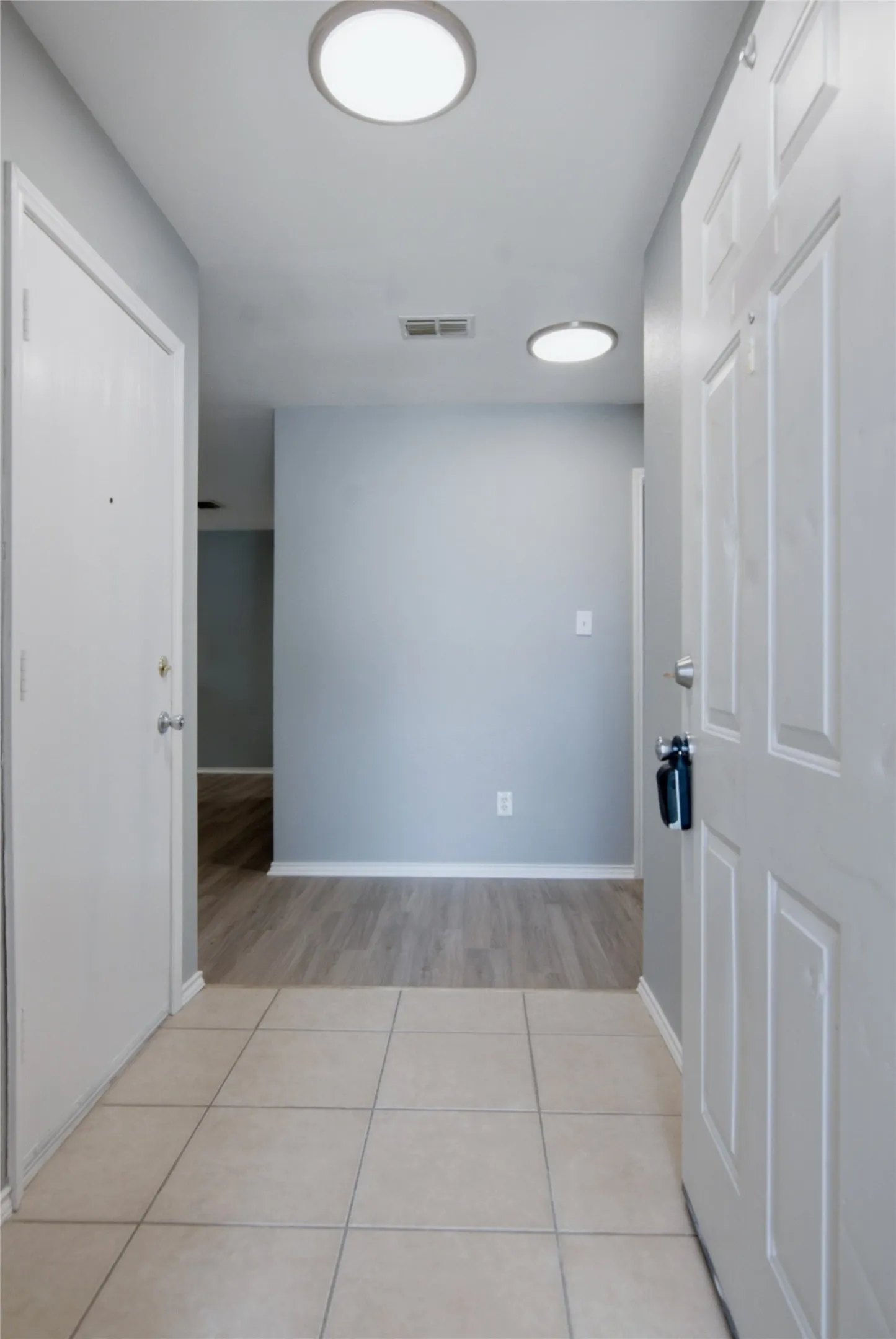 Single Family Residence For Sale in Tarrant County , 1065 Triple Crown Drive, Fort Worth, Texas 76179, 3 Bedroom, 2 Bathroom, 2 Garage spaces, 1,571 Sqft, built in 2000, mls#21346908, Real Estate Agent in Fort Worth, Homes For Sale in Tarrant county, Homes For Sale in Fort Worth, Realtor in Fort Worth Texas, Real Estate Brokerage Independent Realty Texas, Luminita Cordes Realtor