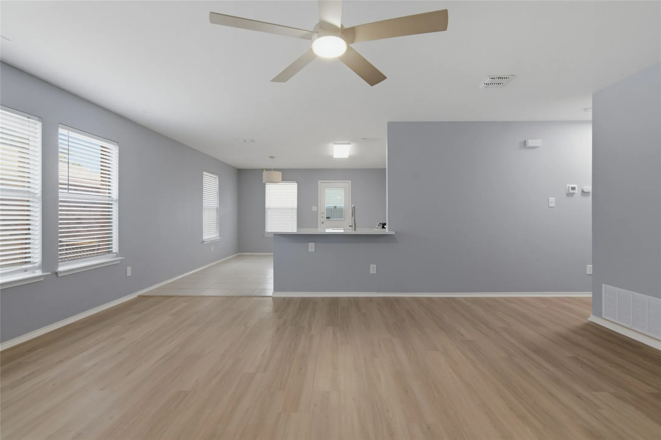 Single Family Residence For Sale in Tarrant County , 1065 Triple Crown Drive, Fort Worth, Texas 76179, 3 Bedroom, 2 Bathroom, 2 Garage spaces, 1,571 Sqft, built in 2000, mls#21346908, Real Estate Agent in Fort Worth, Homes For Sale in Tarrant county, Homes For Sale in Fort Worth, Realtor in Fort Worth Texas, Real Estate Brokerage Independent Realty Texas, Luminita Cordes Realtor