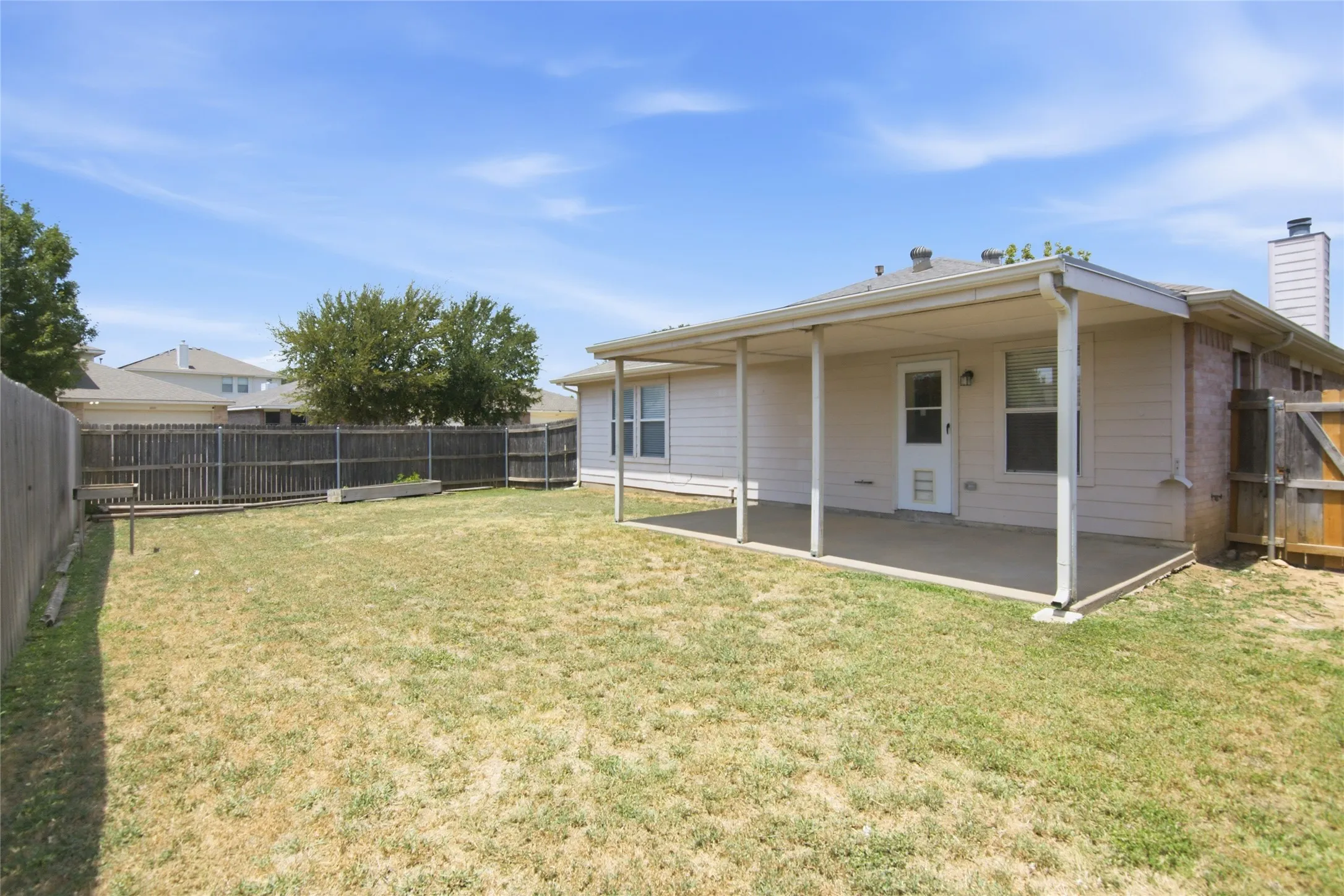 Single Family Residence For Sale in Tarrant County , 1065 Triple Crown Drive, Fort Worth, Texas 76179, 3 Bedroom, 2 Bathroom, 2 Garage spaces, 1,571 Sqft, built in 2000, mls#21346908, Real Estate Agent in Fort Worth, Homes For Sale in Tarrant county, Homes For Sale in Fort Worth, Realtor in Fort Worth Texas, Real Estate Brokerage Independent Realty Texas, Luminita Cordes Realtor