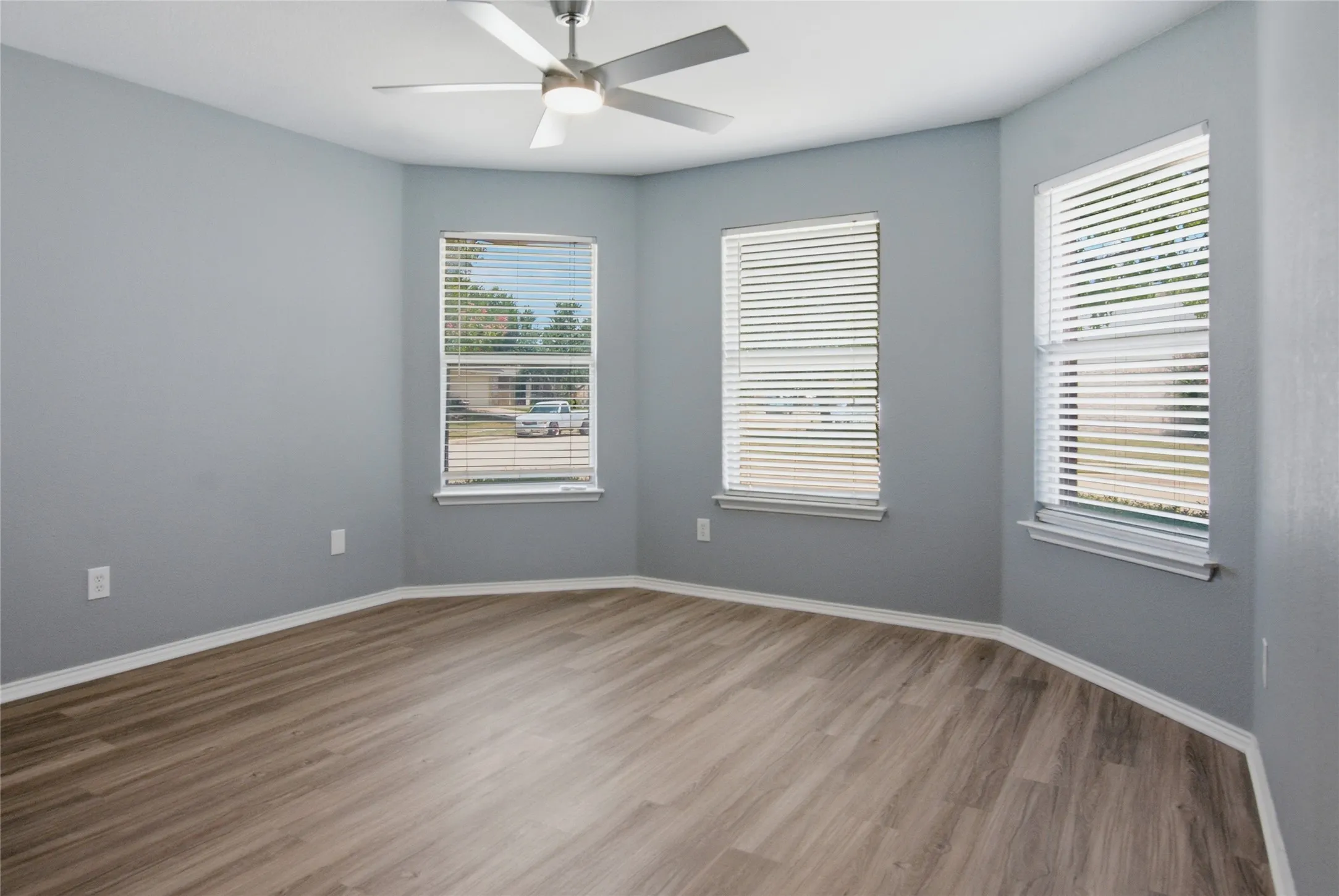Single Family Residence For Sale in Tarrant County , 1065 Triple Crown Drive, Fort Worth, Texas 76179, 3 Bedroom, 2 Bathroom, 2 Garage spaces, 1,571 Sqft, built in 2000, mls#21346908, Real Estate Agent in Fort Worth, Homes For Sale in Tarrant county, Homes For Sale in Fort Worth, Realtor in Fort Worth Texas, Real Estate Brokerage Independent Realty Texas, Luminita Cordes Realtor