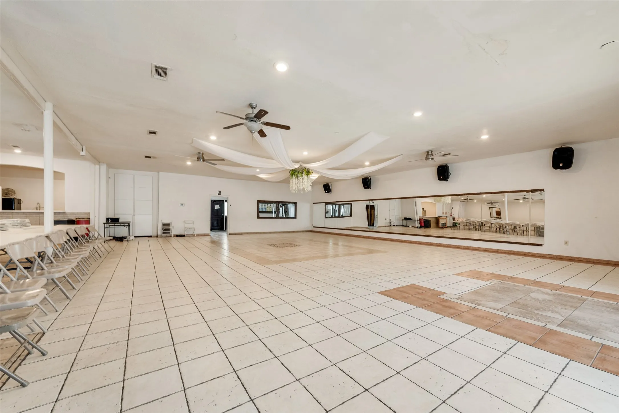 Business For Sale in Tarrant County , 2118 28th Street, Fort Worth, Texas 76106, 0, 0, Garage spaces, 0 Sqft, built in 1948, mls#21343557, Real Estate Agent in Fort Worth, Homes For Sale in Tarrant county, Homes For Sale in Fort Worth, Realtor in Fort Worth Texas, Real Estate Brokerage Independent Realty Texas, Luminita Cordes Realtor