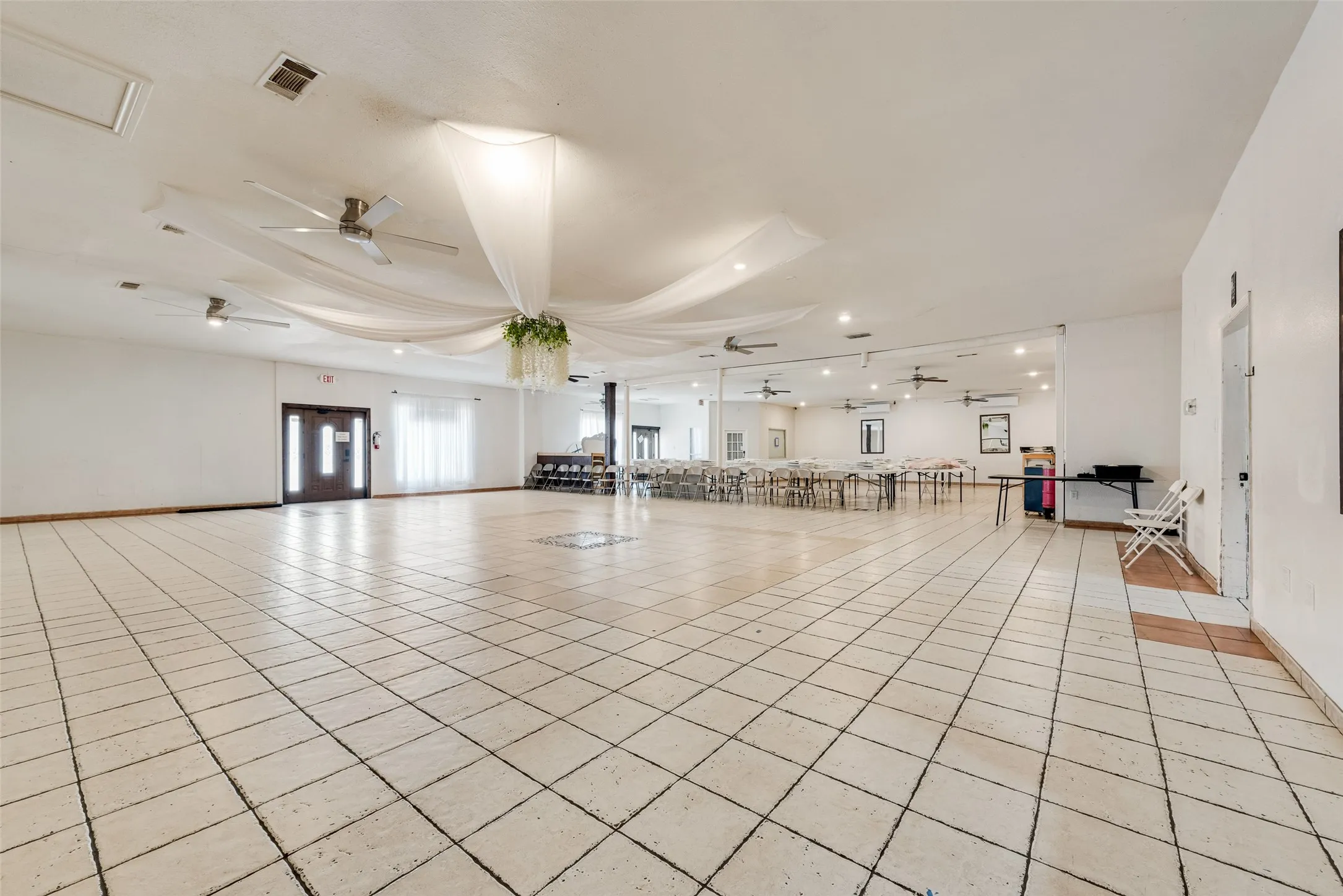 Business For Sale in Tarrant County , 2118 28th Street, Fort Worth, Texas 76106, 0, 0, Garage spaces, 0 Sqft, built in 1948, mls#21343557, Real Estate Agent in Fort Worth, Homes For Sale in Tarrant county, Homes For Sale in Fort Worth, Realtor in Fort Worth Texas, Real Estate Brokerage Independent Realty Texas, Luminita Cordes Realtor