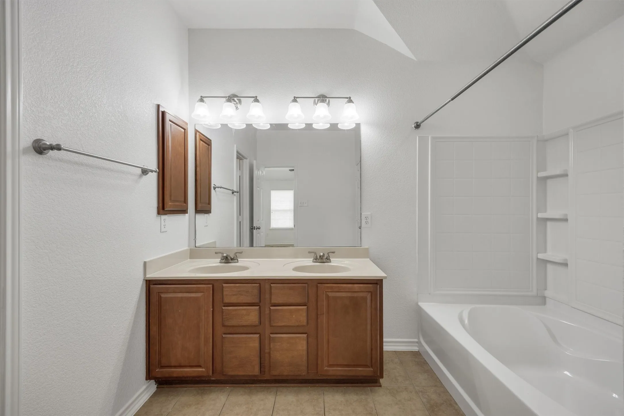 Townhouse For Sale in Denton County , 5824 Stone Mountain Road, The Colony, Texas 75056, 3 Bedroom, 3 Bathroom, 2 Garage spaces, 1,896 Sqft, built in 2007, mls#21345871, Real Estate Agent in The Colony, Homes For Sale in Denton county, Homes For Sale in The Colony, Realtor in The Colony Texas, Real Estate Brokerage Independent Realty Texas, Luminita Cordes Realtor