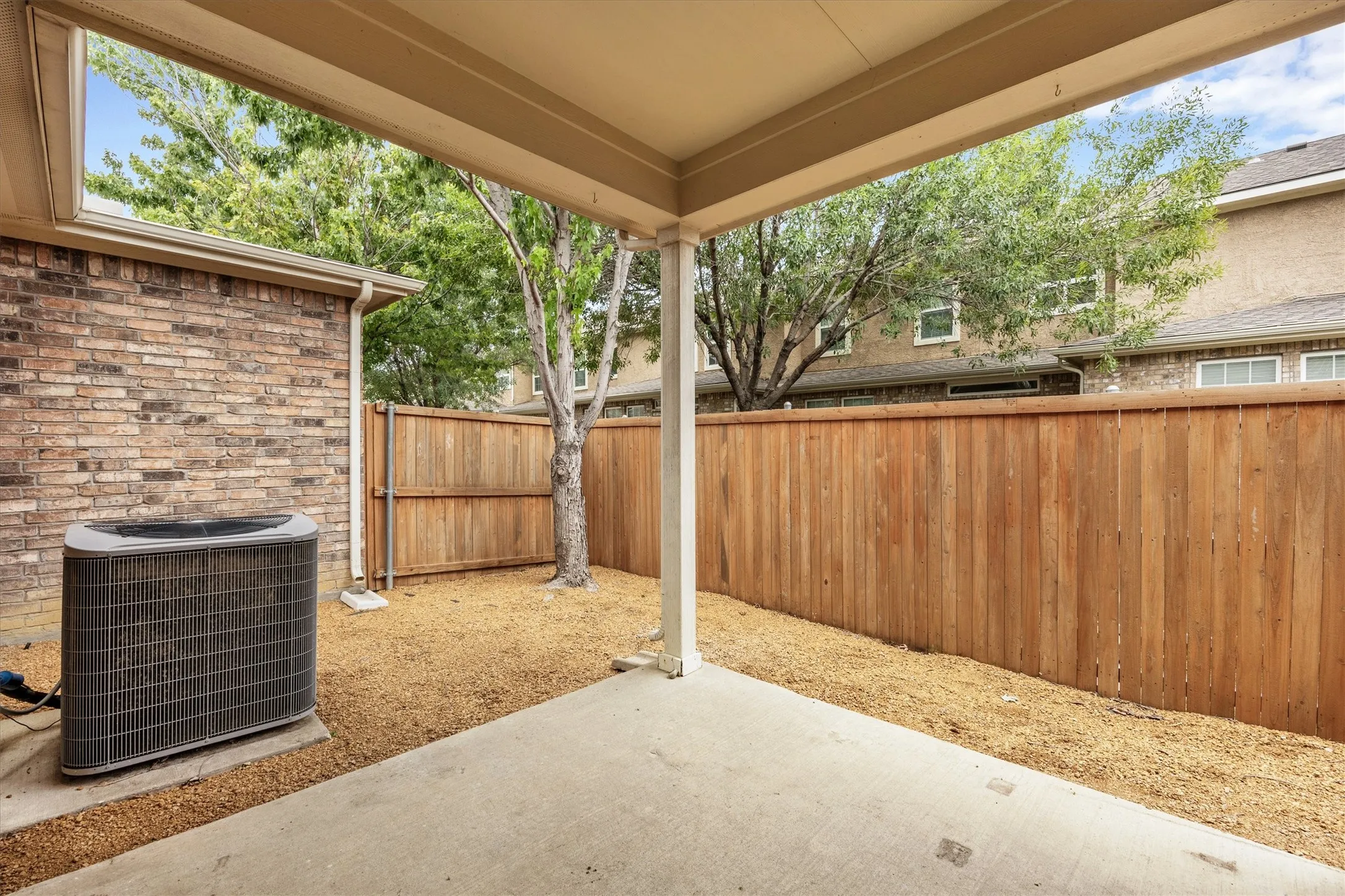 Townhouse For Sale in Denton County , 5824 Stone Mountain Road, The Colony, Texas 75056, 3 Bedroom, 3 Bathroom, 2 Garage spaces, 1,896 Sqft, built in 2007, mls#21345871, Real Estate Agent in The Colony, Homes For Sale in Denton county, Homes For Sale in The Colony, Realtor in The Colony Texas, Real Estate Brokerage Independent Realty Texas, Luminita Cordes Realtor