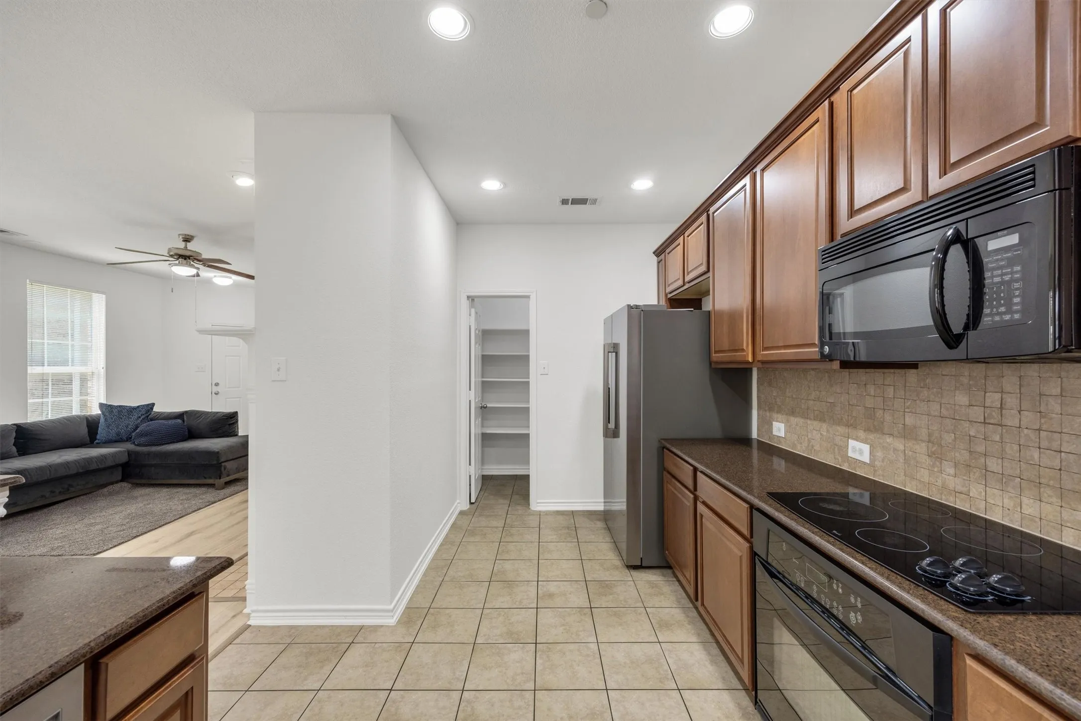 Townhouse For Sale in Denton County , 5824 Stone Mountain Road, The Colony, Texas 75056, 3 Bedroom, 3 Bathroom, 2 Garage spaces, 1,896 Sqft, built in 2007, mls#21345871, Real Estate Agent in The Colony, Homes For Sale in Denton county, Homes For Sale in The Colony, Realtor in The Colony Texas, Real Estate Brokerage Independent Realty Texas, Luminita Cordes Realtor