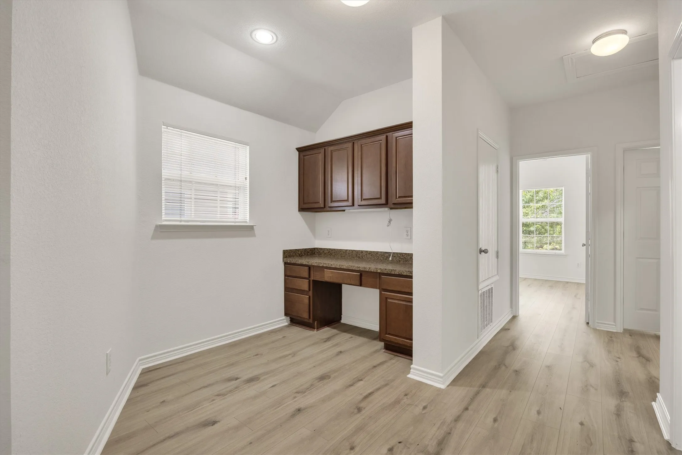 Townhouse For Sale in Denton County , 5824 Stone Mountain Road, The Colony, Texas 75056, 3 Bedroom, 3 Bathroom, 2 Garage spaces, 1,896 Sqft, built in 2007, mls#21345871, Real Estate Agent in The Colony, Homes For Sale in Denton county, Homes For Sale in The Colony, Realtor in The Colony Texas, Real Estate Brokerage Independent Realty Texas, Luminita Cordes Realtor