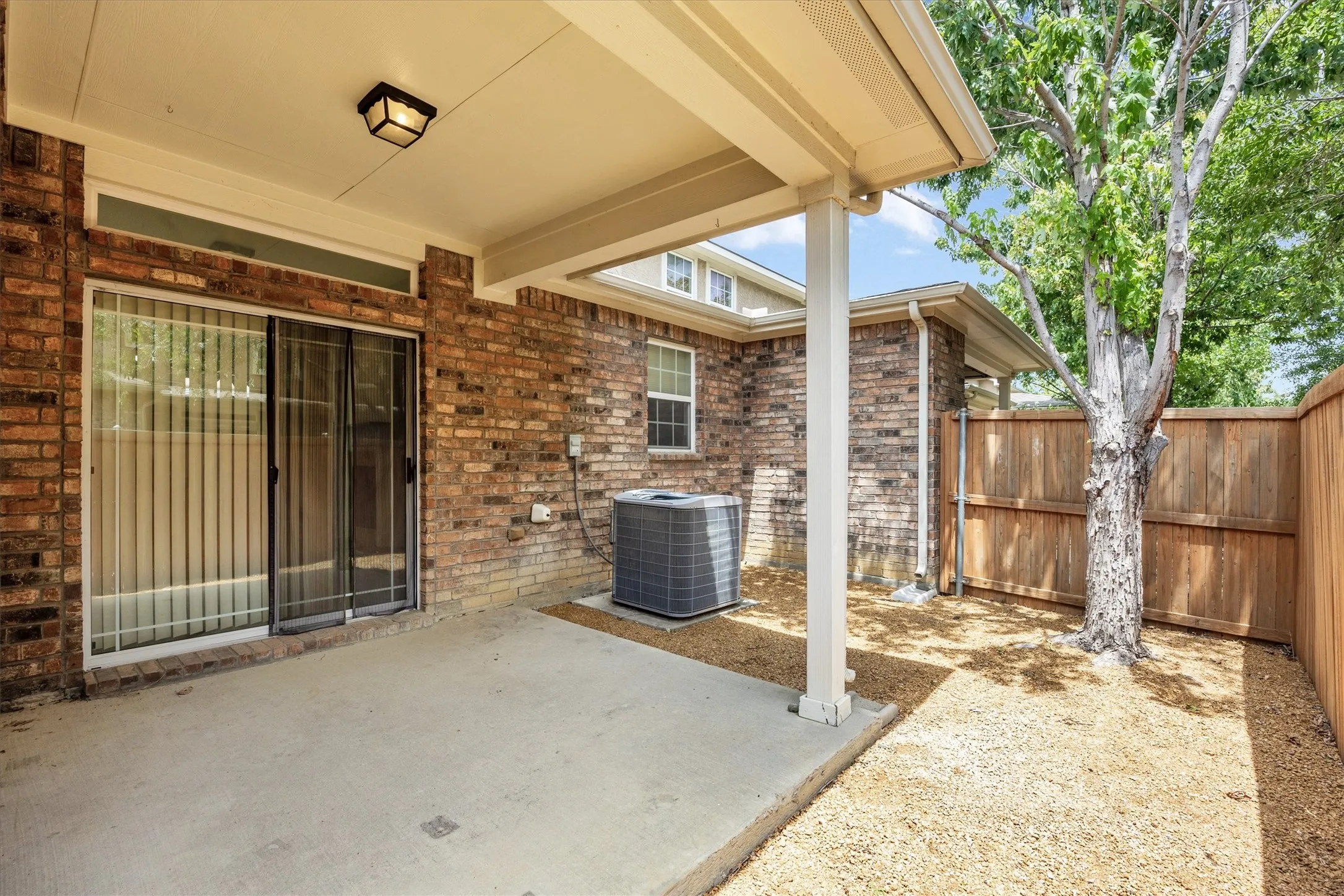 Townhouse For Sale in Denton County , 5824 Stone Mountain Road, The Colony, Texas 75056, 3 Bedroom, 3 Bathroom, 2 Garage spaces, 1,896 Sqft, built in 2007, mls#21345871, Real Estate Agent in The Colony, Homes For Sale in Denton county, Homes For Sale in The Colony, Realtor in The Colony Texas, Real Estate Brokerage Independent Realty Texas, Luminita Cordes Realtor