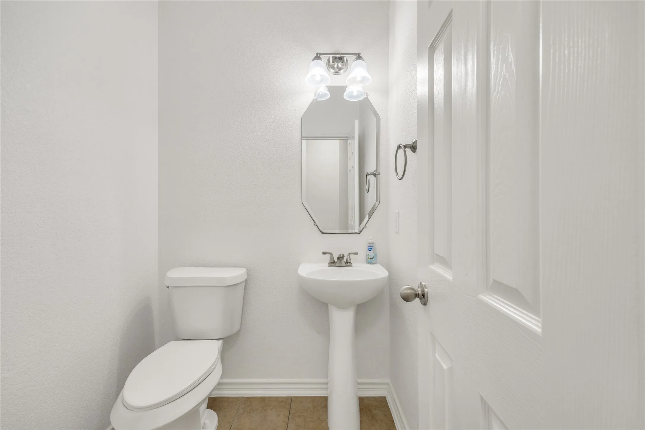 Townhouse For Sale in Denton County , 5824 Stone Mountain Road, The Colony, Texas 75056, 3 Bedroom, 3 Bathroom, 2 Garage spaces, 1,896 Sqft, built in 2007, mls#21345871, Real Estate Agent in The Colony, Homes For Sale in Denton county, Homes For Sale in The Colony, Realtor in The Colony Texas, Real Estate Brokerage Independent Realty Texas, Luminita Cordes Realtor
