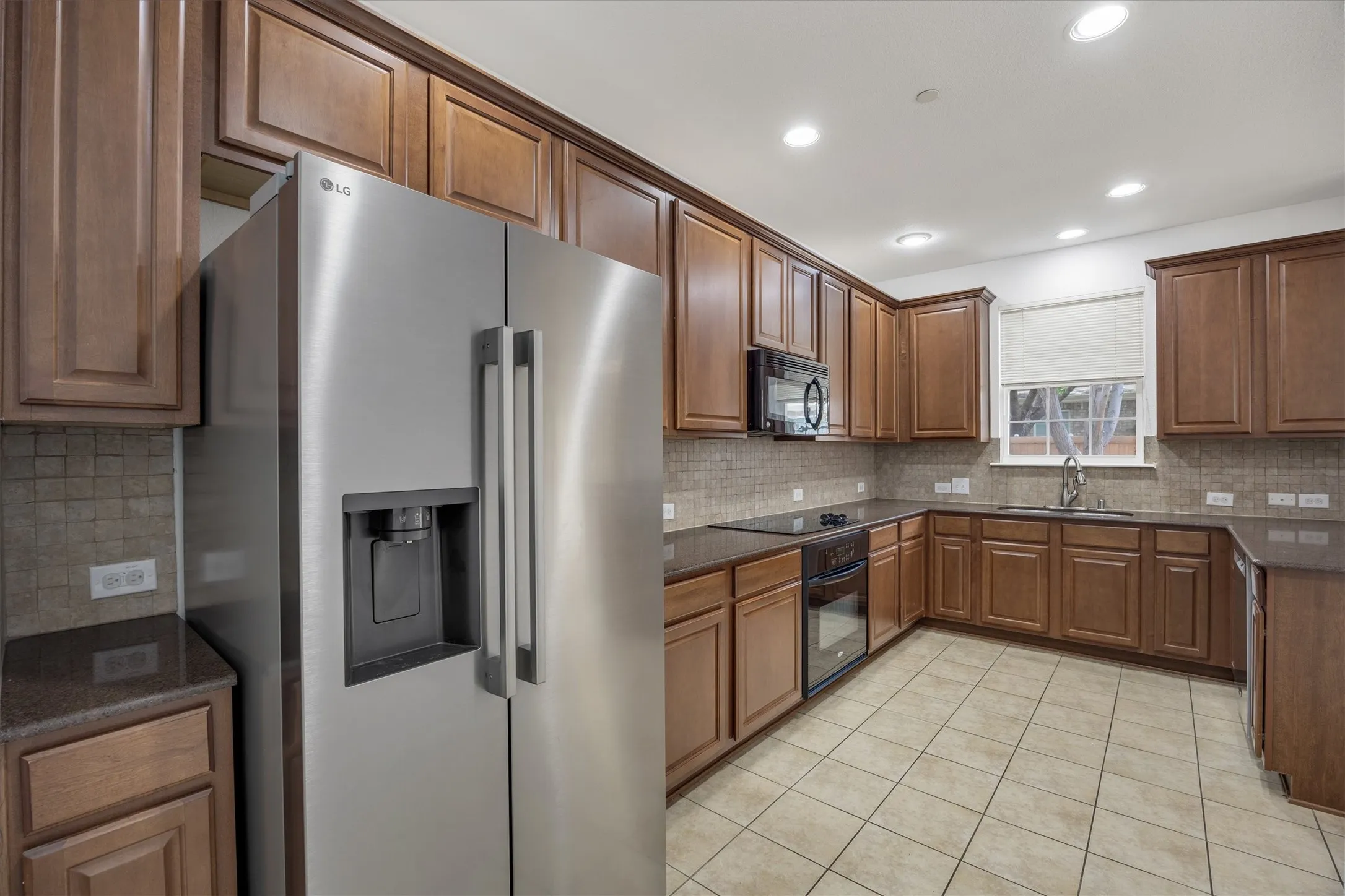 Townhouse For Sale in Denton County , 5824 Stone Mountain Road, The Colony, Texas 75056, 3 Bedroom, 3 Bathroom, 2 Garage spaces, 1,896 Sqft, built in 2007, mls#21345871, Real Estate Agent in The Colony, Homes For Sale in Denton county, Homes For Sale in The Colony, Realtor in The Colony Texas, Real Estate Brokerage Independent Realty Texas, Luminita Cordes Realtor