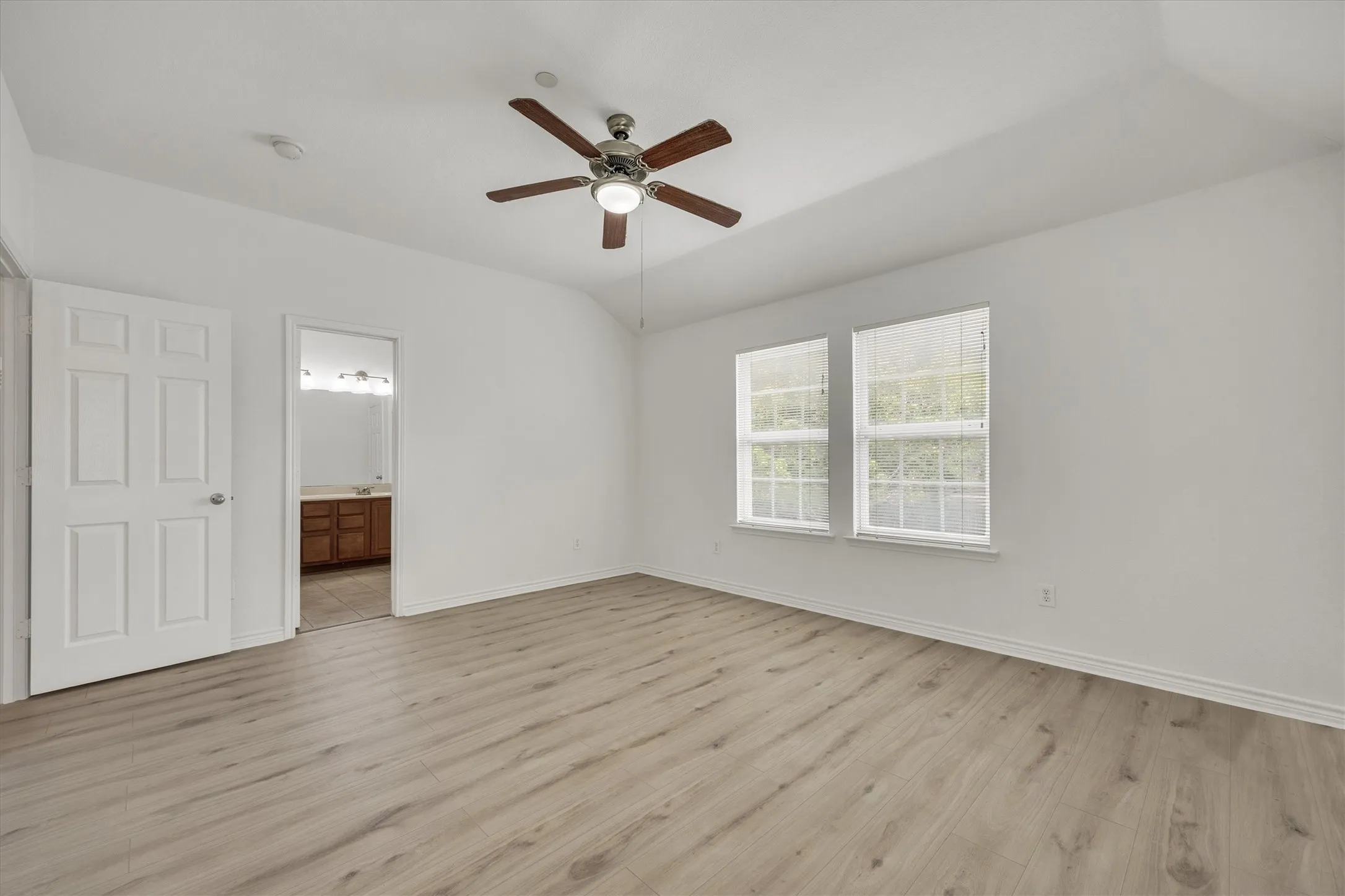 Townhouse For Sale in Denton County , 5824 Stone Mountain Road, The Colony, Texas 75056, 3 Bedroom, 3 Bathroom, 2 Garage spaces, 1,896 Sqft, built in 2007, mls#21345871, Real Estate Agent in The Colony, Homes For Sale in Denton county, Homes For Sale in The Colony, Realtor in The Colony Texas, Real Estate Brokerage Independent Realty Texas, Luminita Cordes Realtor