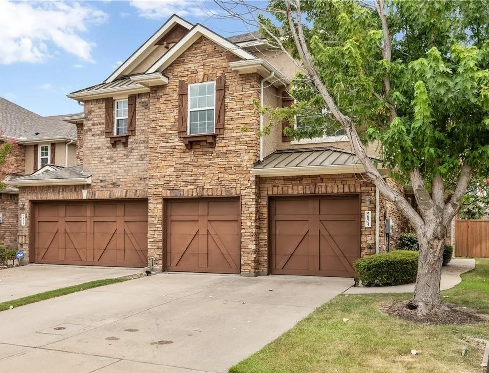 Townhouse For Sale in Denton County , 5824 Stone Mountain Road, The Colony, Texas 75056, 3 Bedroom, 3 Bathroom, 2 Garage spaces, 1,896 Sqft, built in 2007, mls#21345871, Real Estate Agent in The Colony, Homes For Sale in Denton county, Homes For Sale in The Colony, Realtor in The Colony Texas, Real Estate Brokerage Independent Realty Texas, Luminita Cordes Realtor