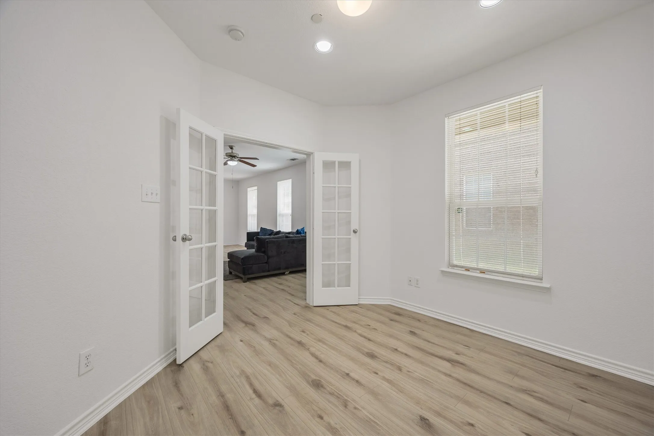 Townhouse For Sale in Denton County , 5824 Stone Mountain Road, The Colony, Texas 75056, 3 Bedroom, 3 Bathroom, 2 Garage spaces, 1,896 Sqft, built in 2007, mls#21345871, Real Estate Agent in The Colony, Homes For Sale in Denton county, Homes For Sale in The Colony, Realtor in The Colony Texas, Real Estate Brokerage Independent Realty Texas, Luminita Cordes Realtor