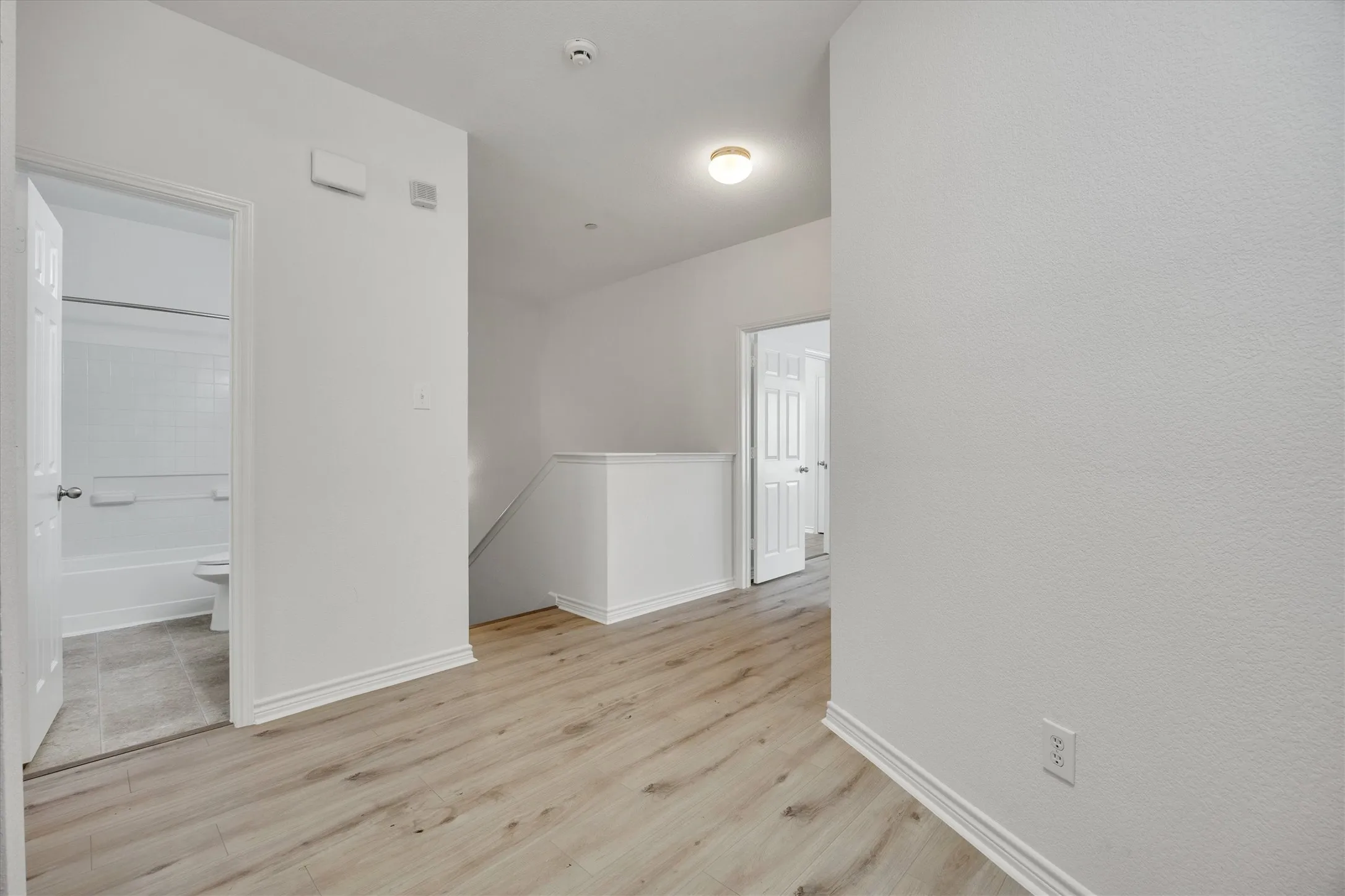 Townhouse For Sale in Denton County , 5824 Stone Mountain Road, The Colony, Texas 75056, 3 Bedroom, 3 Bathroom, 2 Garage spaces, 1,896 Sqft, built in 2007, mls#21345871, Real Estate Agent in The Colony, Homes For Sale in Denton county, Homes For Sale in The Colony, Realtor in The Colony Texas, Real Estate Brokerage Independent Realty Texas, Luminita Cordes Realtor