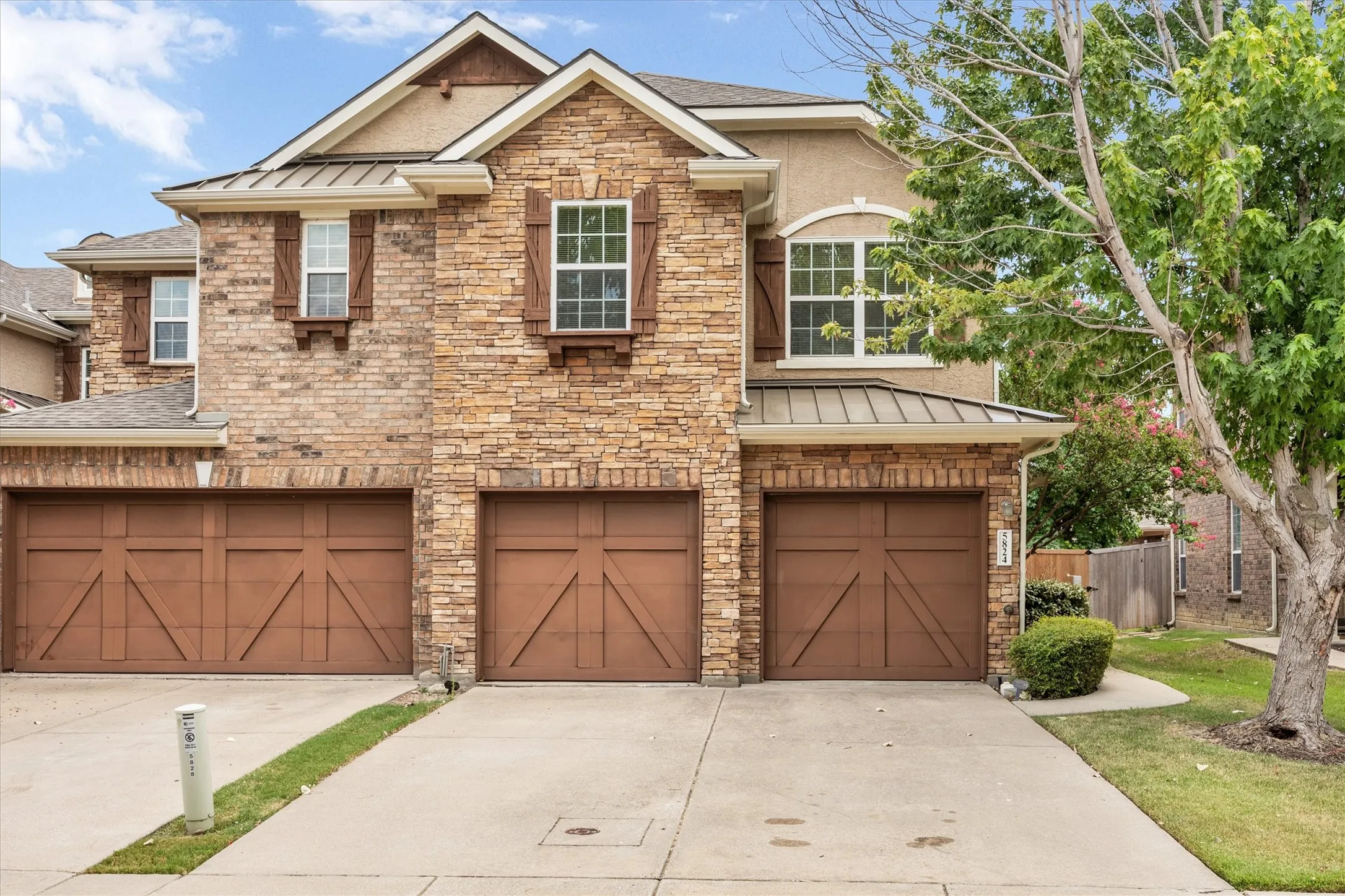 Townhouse For Sale in Denton County , 5824 Stone Mountain Road, The Colony, Texas 75056, 3 Bedroom, 3 Bathroom, 2 Garage spaces, 1,896 Sqft, built in 2007, mls#21345871, Real Estate Agent in The Colony, Homes For Sale in Denton county, Homes For Sale in The Colony, Realtor in The Colony Texas, Real Estate Brokerage Independent Realty Texas, Luminita Cordes Realtor