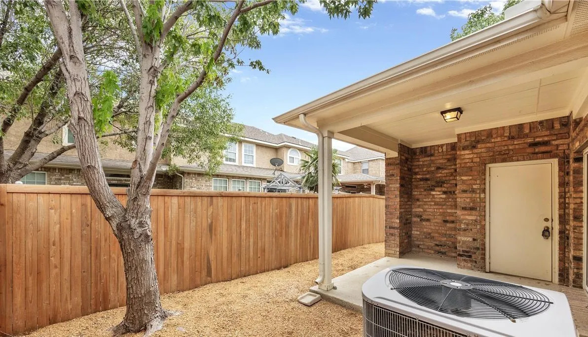 Townhouse For Sale in Denton County , 5824 Stone Mountain Road, The Colony, Texas 75056, 3 Bedroom, 3 Bathroom, 2 Garage spaces, 1,896 Sqft, built in 2007, mls#21345871, Real Estate Agent in The Colony, Homes For Sale in Denton county, Homes For Sale in The Colony, Realtor in The Colony Texas, Real Estate Brokerage Independent Realty Texas, Luminita Cordes Realtor