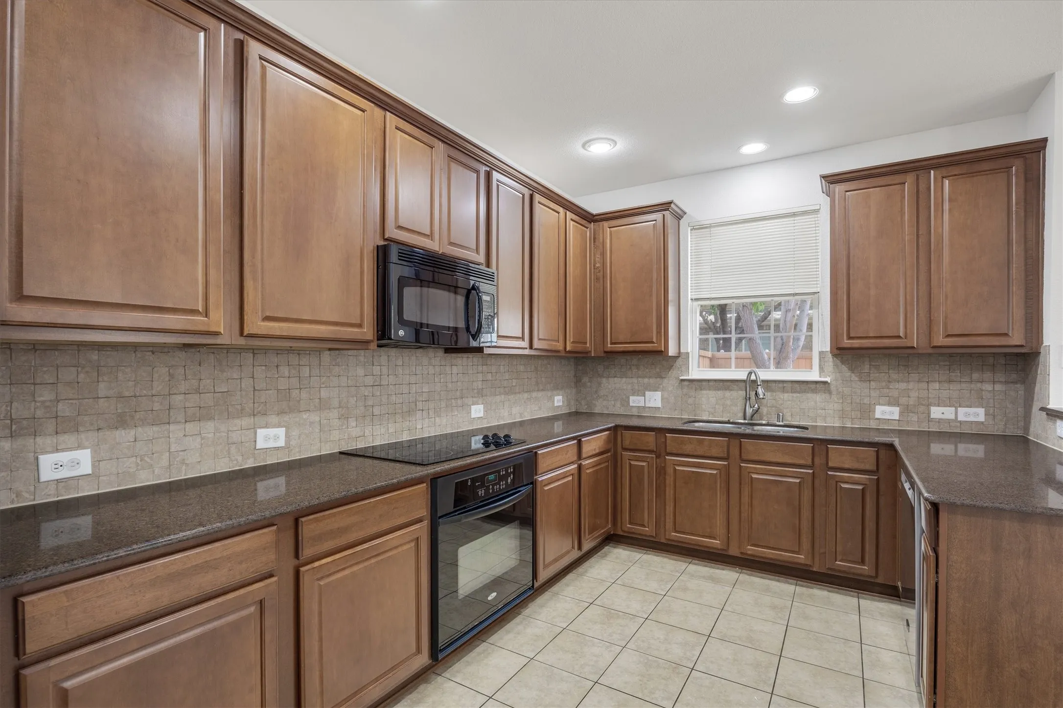 Townhouse For Sale in Denton County , 5824 Stone Mountain Road, The Colony, Texas 75056, 3 Bedroom, 3 Bathroom, 2 Garage spaces, 1,896 Sqft, built in 2007, mls#21345871, Real Estate Agent in The Colony, Homes For Sale in Denton county, Homes For Sale in The Colony, Realtor in The Colony Texas, Real Estate Brokerage Independent Realty Texas, Luminita Cordes Realtor