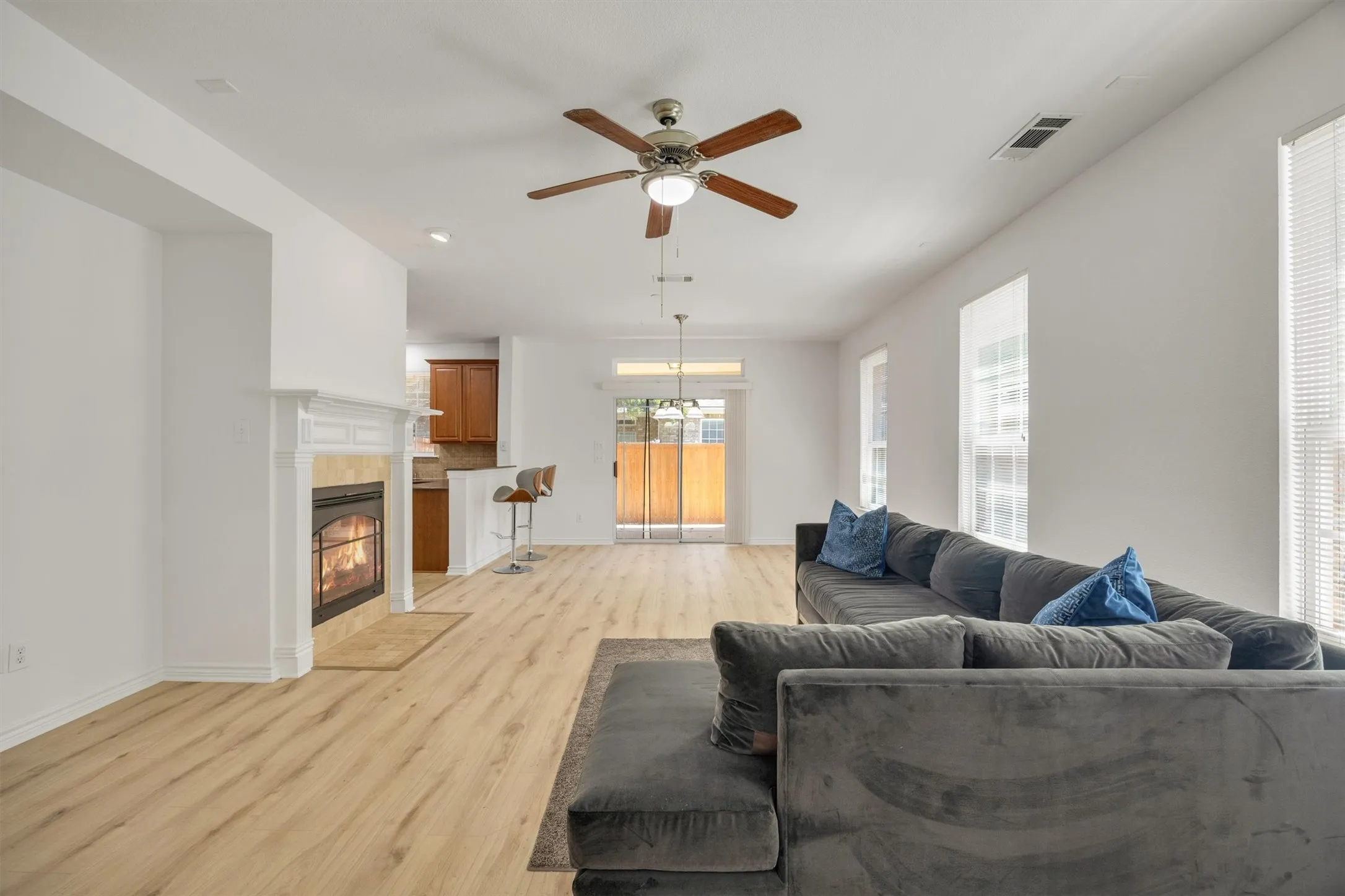 Townhouse For Sale in Denton County , 5824 Stone Mountain Road, The Colony, Texas 75056, 3 Bedroom, 3 Bathroom, 2 Garage spaces, 1,896 Sqft, built in 2007, mls#21345871, Real Estate Agent in The Colony, Homes For Sale in Denton county, Homes For Sale in The Colony, Realtor in The Colony Texas, Real Estate Brokerage Independent Realty Texas, Luminita Cordes Realtor