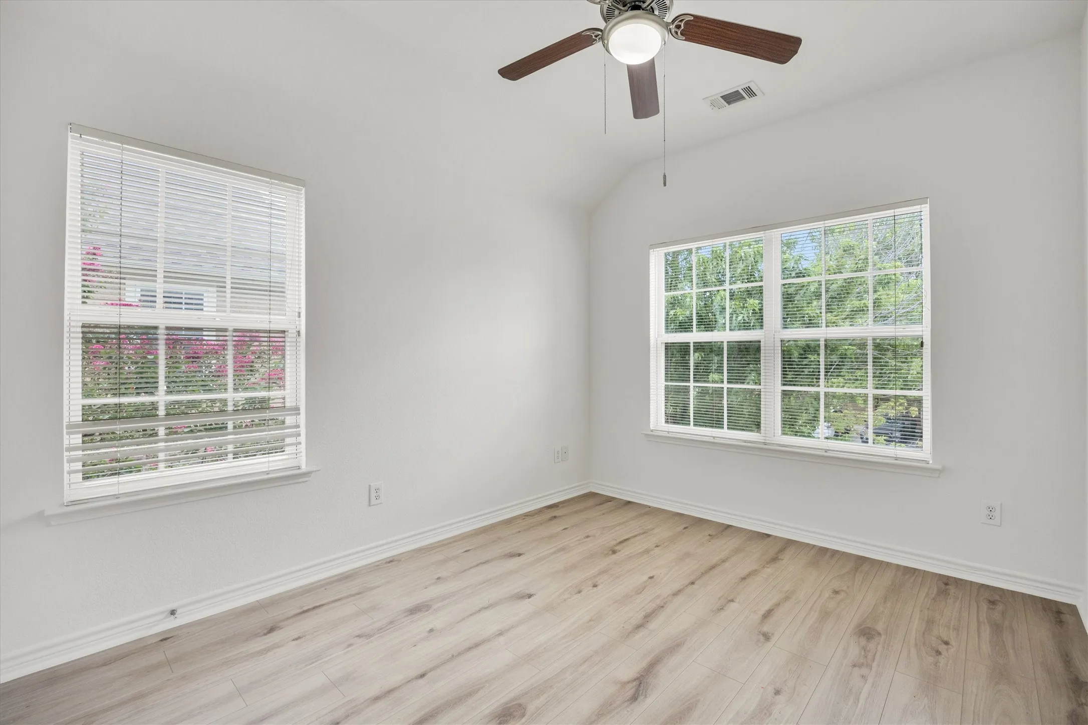Townhouse For Sale in Denton County , 5824 Stone Mountain Road, The Colony, Texas 75056, 3 Bedroom, 3 Bathroom, 2 Garage spaces, 1,896 Sqft, built in 2007, mls#21345871, Real Estate Agent in The Colony, Homes For Sale in Denton county, Homes For Sale in The Colony, Realtor in The Colony Texas, Real Estate Brokerage Independent Realty Texas, Luminita Cordes Realtor
