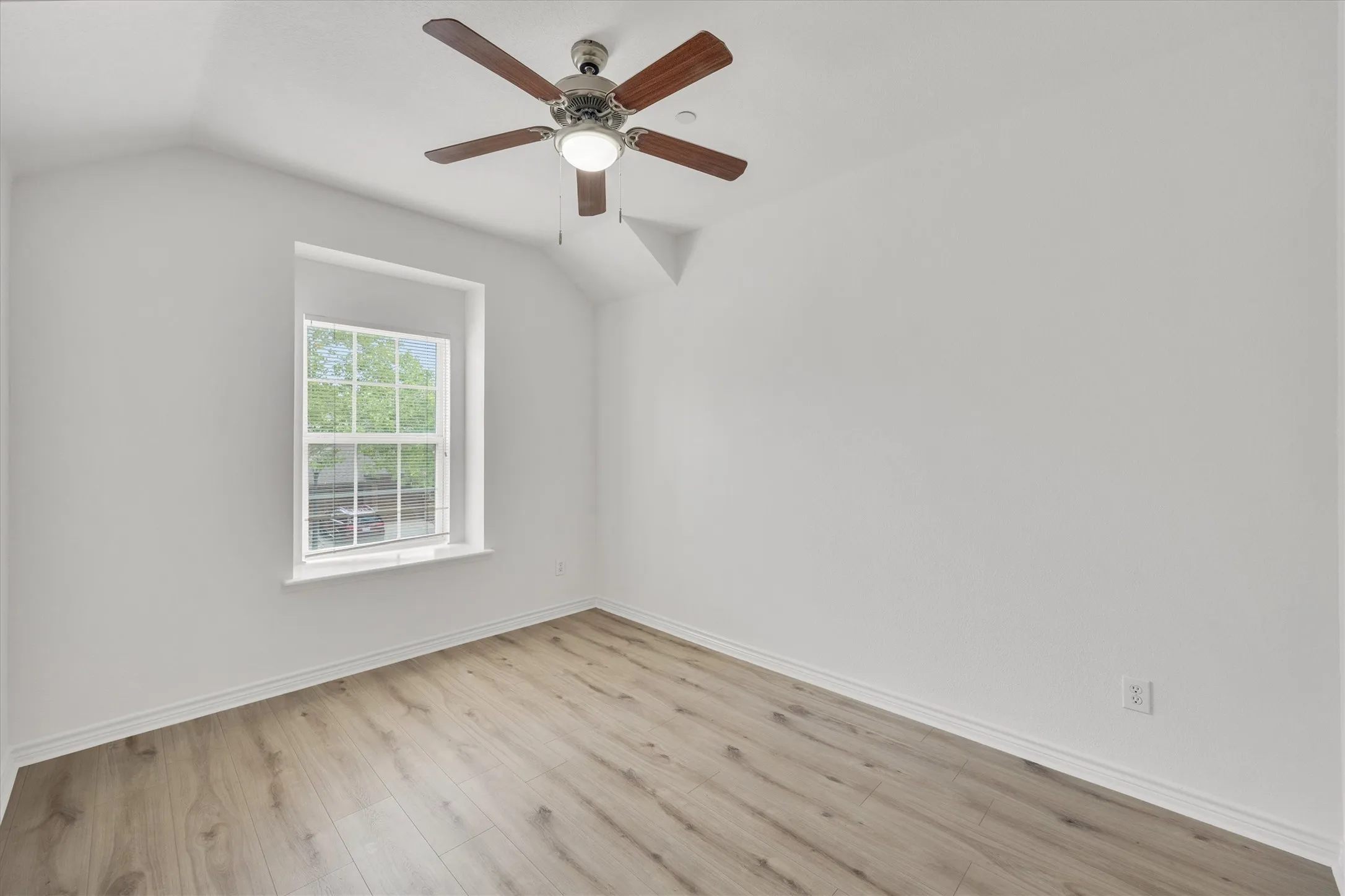 Townhouse For Sale in Denton County , 5824 Stone Mountain Road, The Colony, Texas 75056, 3 Bedroom, 3 Bathroom, 2 Garage spaces, 1,896 Sqft, built in 2007, mls#21345871, Real Estate Agent in The Colony, Homes For Sale in Denton county, Homes For Sale in The Colony, Realtor in The Colony Texas, Real Estate Brokerage Independent Realty Texas, Luminita Cordes Realtor