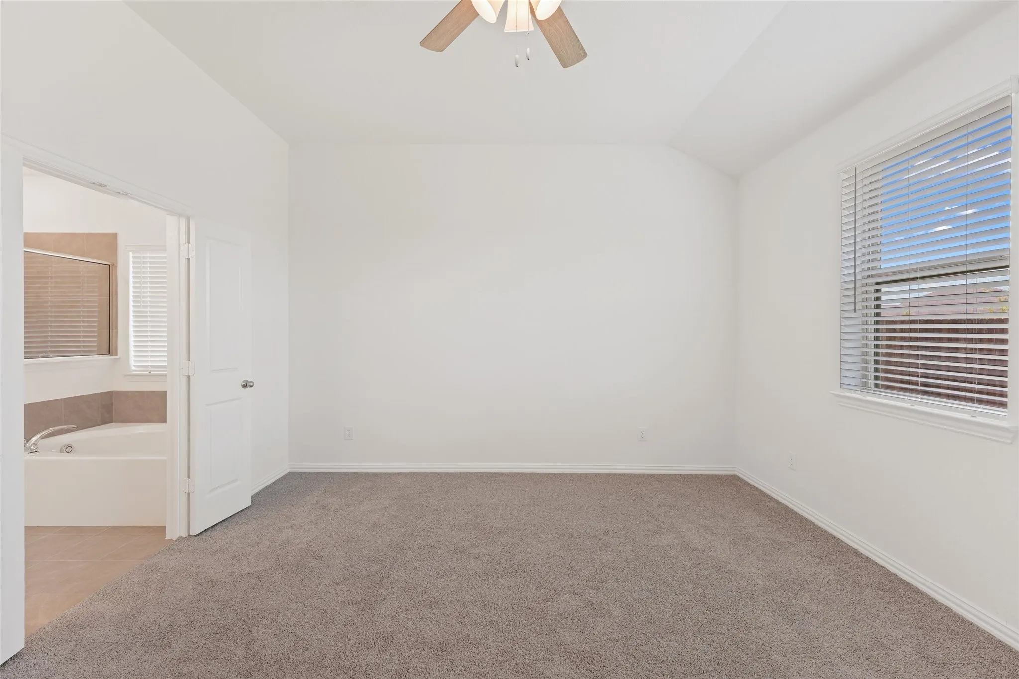 Single Family Residence For Sale in Hunt County , 1721 Rushpea, Royse City, Texas 75189, 4 Bedroom, 3 Bathroom, 2 Garage spaces, 2,605 Sqft, built in 2025, mls#21347024, Real Estate Agent in Royse City, Homes For Sale in Hunt county, Homes For Sale in Royse City, Realtor in Royse City Texas, Real Estate Brokerage Independent Realty Texas, Luminita Cordes Realtor