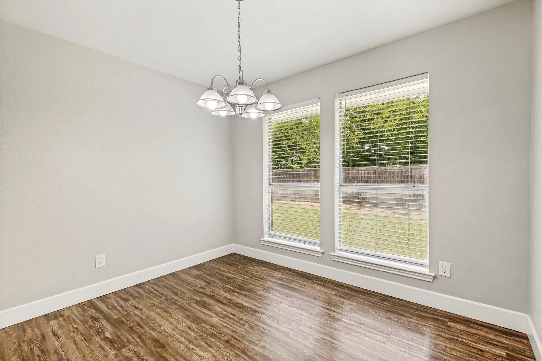 Single Family Residence For Sale in Rockwall County , 1004 Oak Grove Lane, Royse City, Texas 75189, 3 Bedroom, 2 Bathroom, 1 Garage spaces, 1,316 Sqft, built in 1988, mls#21346771, Real Estate Agent in Royse City, Homes For Sale in Rockwall county, Homes For Sale in Royse City, Realtor in Royse City Texas, Real Estate Brokerage Independent Realty Texas, Luminita Cordes Realtor