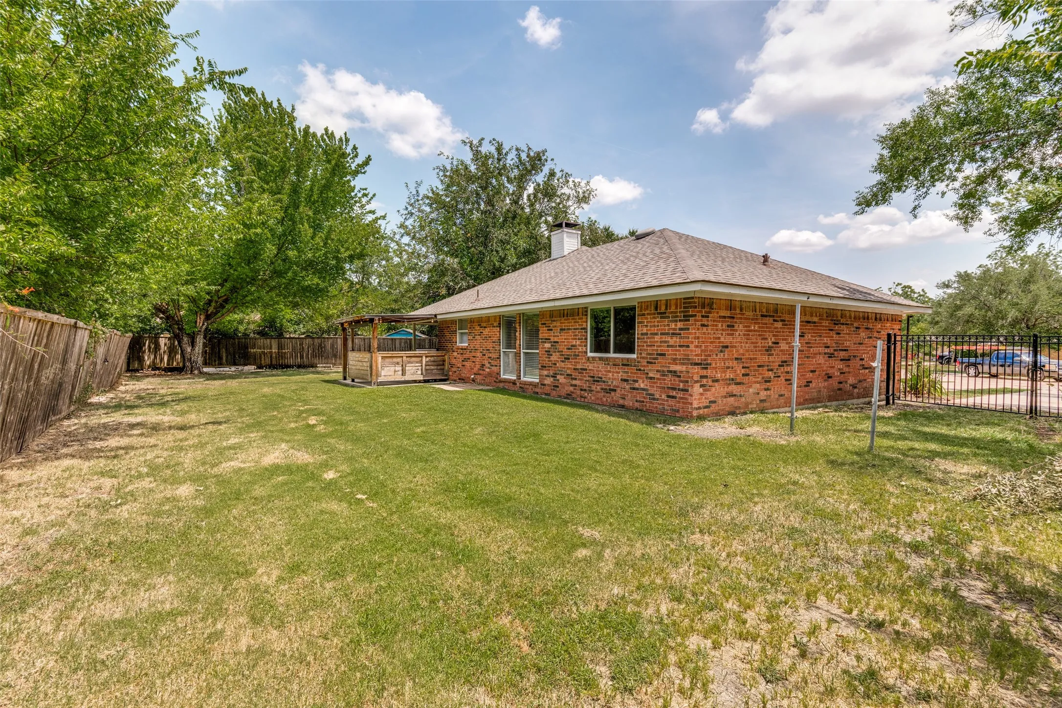 Single Family Residence For Sale in Rockwall County , 1004 Oak Grove Lane, Royse City, Texas 75189, 3 Bedroom, 2 Bathroom, 1 Garage spaces, 1,316 Sqft, built in 1988, mls#21346771, Real Estate Agent in Royse City, Homes For Sale in Rockwall county, Homes For Sale in Royse City, Realtor in Royse City Texas, Real Estate Brokerage Independent Realty Texas, Luminita Cordes Realtor