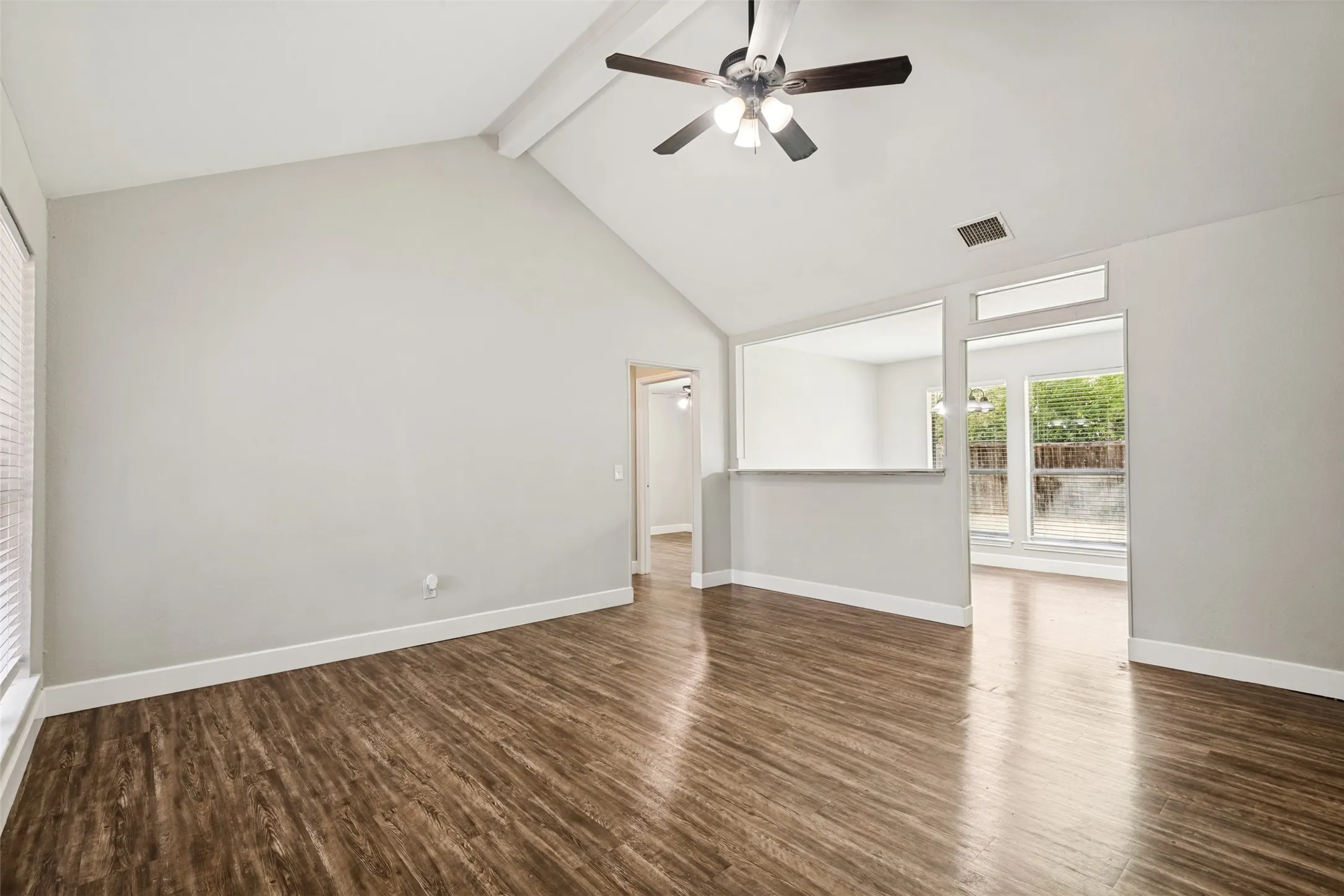 Single Family Residence For Sale in Rockwall County , 1004 Oak Grove Lane, Royse City, Texas 75189, 3 Bedroom, 2 Bathroom, 1 Garage spaces, 1,316 Sqft, built in 1988, mls#21346771, Real Estate Agent in Royse City, Homes For Sale in Rockwall county, Homes For Sale in Royse City, Realtor in Royse City Texas, Real Estate Brokerage Independent Realty Texas, Luminita Cordes Realtor