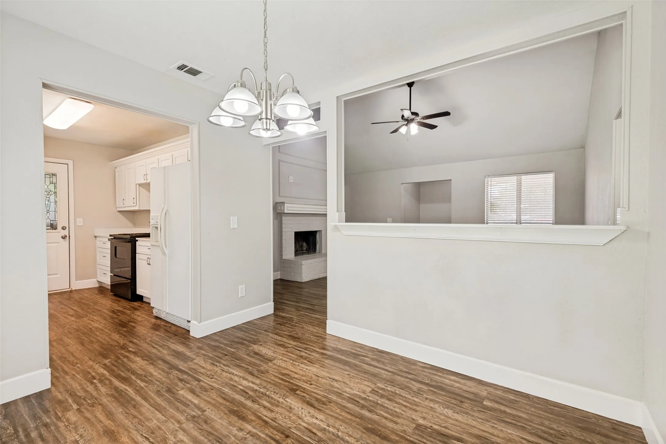 Single Family Residence For Sale in Rockwall County , 1004 Oak Grove Lane, Royse City, Texas 75189, 3 Bedroom, 2 Bathroom, 1 Garage spaces, 1,316 Sqft, built in 1988, mls#21346771, Real Estate Agent in Royse City, Homes For Sale in Rockwall county, Homes For Sale in Royse City, Realtor in Royse City Texas, Real Estate Brokerage Independent Realty Texas, Luminita Cordes Realtor