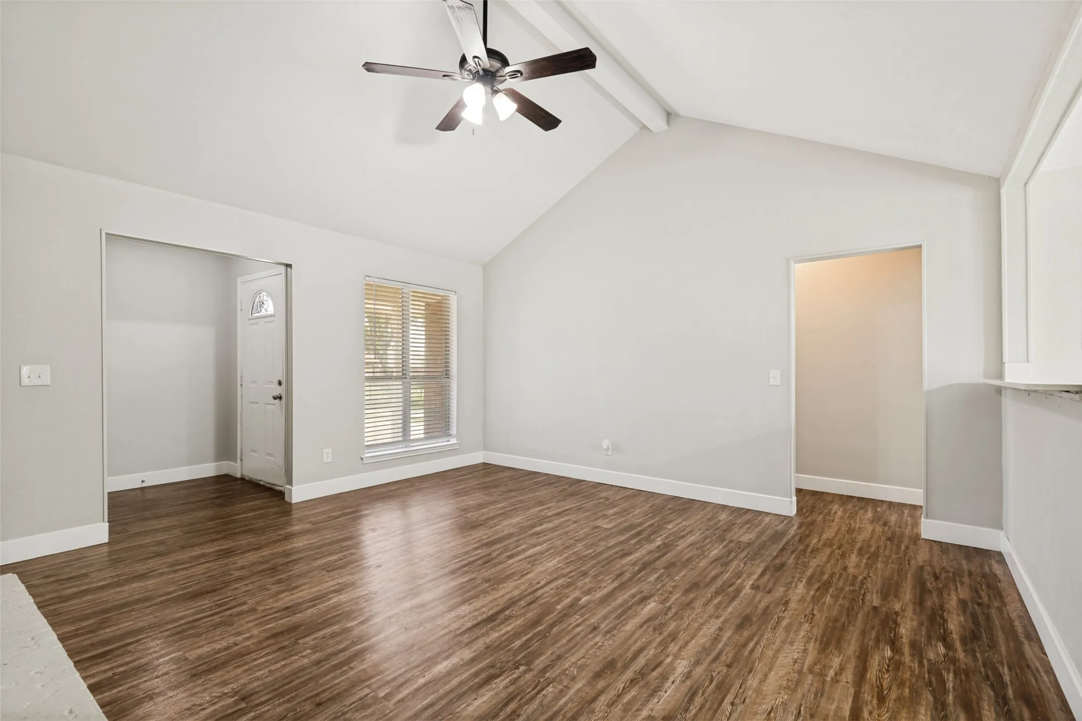 Single Family Residence For Sale in Rockwall County , 1004 Oak Grove Lane, Royse City, Texas 75189, 3 Bedroom, 2 Bathroom, 1 Garage spaces, 1,316 Sqft, built in 1988, mls#21346771, Real Estate Agent in Royse City, Homes For Sale in Rockwall county, Homes For Sale in Royse City, Realtor in Royse City Texas, Real Estate Brokerage Independent Realty Texas, Luminita Cordes Realtor
