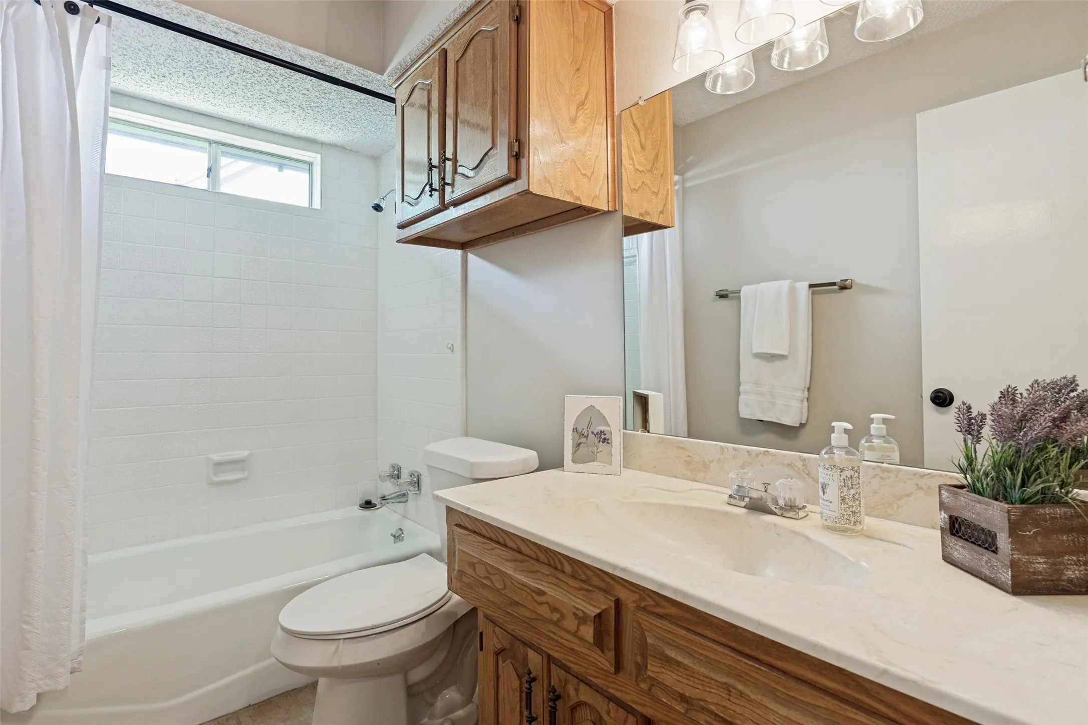 Single Family Residence For Sale in Collin County , 2212 Kirby Drive, Plano, Texas 75075, 3 Bedroom, 3 Bathroom, 2 Garage spaces, 2,020 Sqft, built in 1979, mls#21347028, Real Estate Agent in Plano, Homes For Sale in Collin county, Homes For Sale in Plano, Realtor in Plano Texas, Real Estate Brokerage Independent Realty Texas, Luminita Cordes Realtor