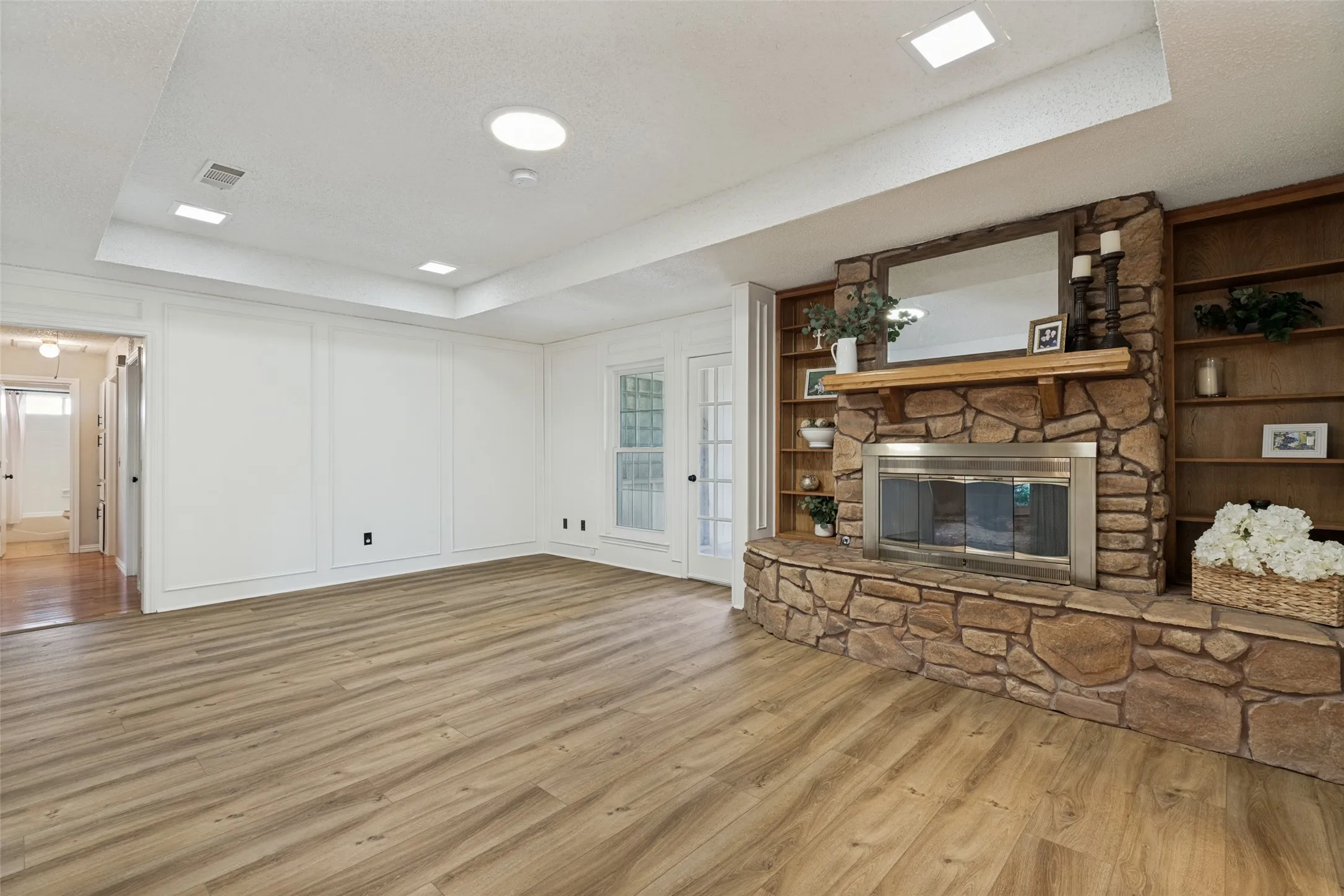 Single Family Residence For Sale in Collin County , 2212 Kirby Drive, Plano, Texas 75075, 3 Bedroom, 3 Bathroom, 2 Garage spaces, 2,020 Sqft, built in 1979, mls#21347028, Real Estate Agent in Plano, Homes For Sale in Collin county, Homes For Sale in Plano, Realtor in Plano Texas, Real Estate Brokerage Independent Realty Texas, Luminita Cordes Realtor