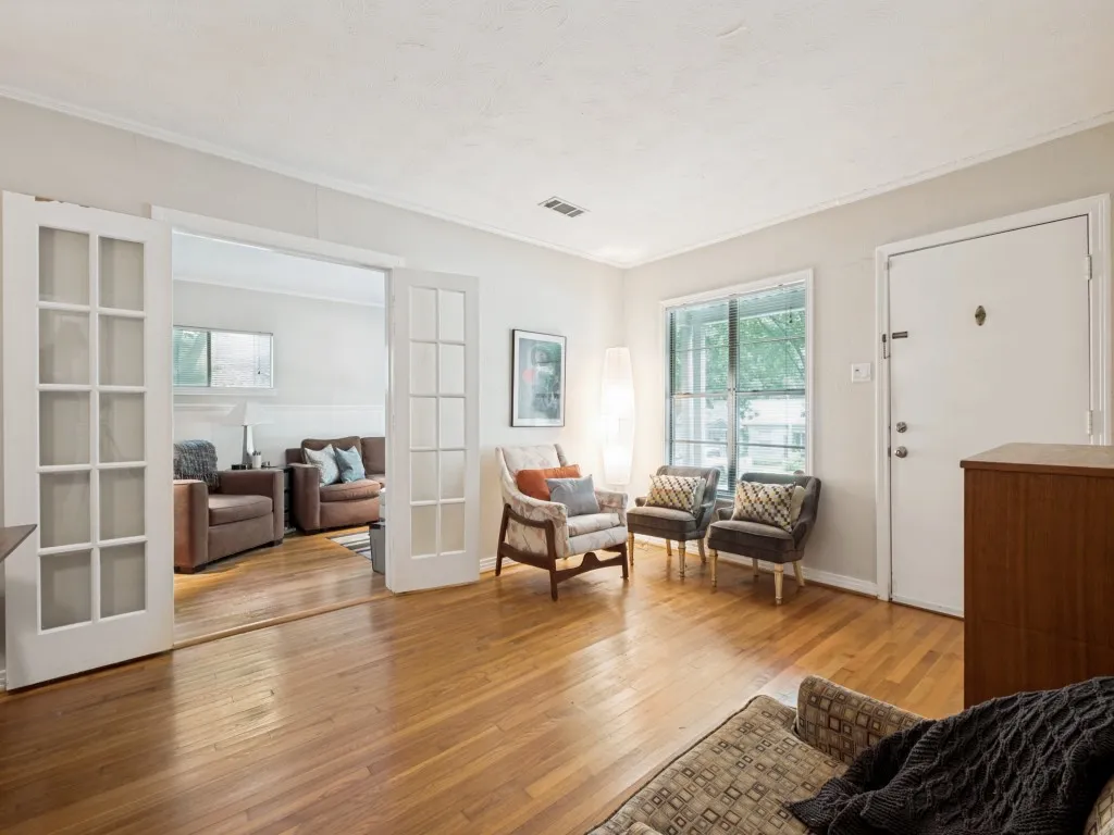 Single Family Residence For Sale in Dallas County , 9543 Peninsula Drive, Dallas, Texas 75218, 2 Bedroom, 1 Bathroom, Garage spaces, 1,141 Sqft, built in 1947, mls#21344554, Real Estate Agent in Dallas, Homes For Sale in Dallas county, Homes For Sale in Dallas, Realtor in Dallas Texas, Real Estate Brokerage Independent Realty Texas, Luminita Cordes Realtor