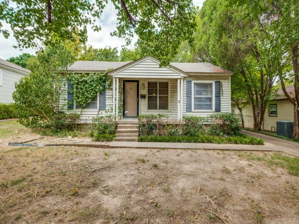 Single Family Residence For Sale in Dallas County , 9543 Peninsula Drive, Dallas, Texas 75218, 2 Bedroom, 1 Bathroom, Garage spaces, 1,141 Sqft, built in 1947, mls#21344554, Real Estate Agent in Dallas, Homes For Sale in Dallas county, Homes For Sale in Dallas, Realtor in Dallas Texas, Real Estate Brokerage Independent Realty Texas, Luminita Cordes Realtor